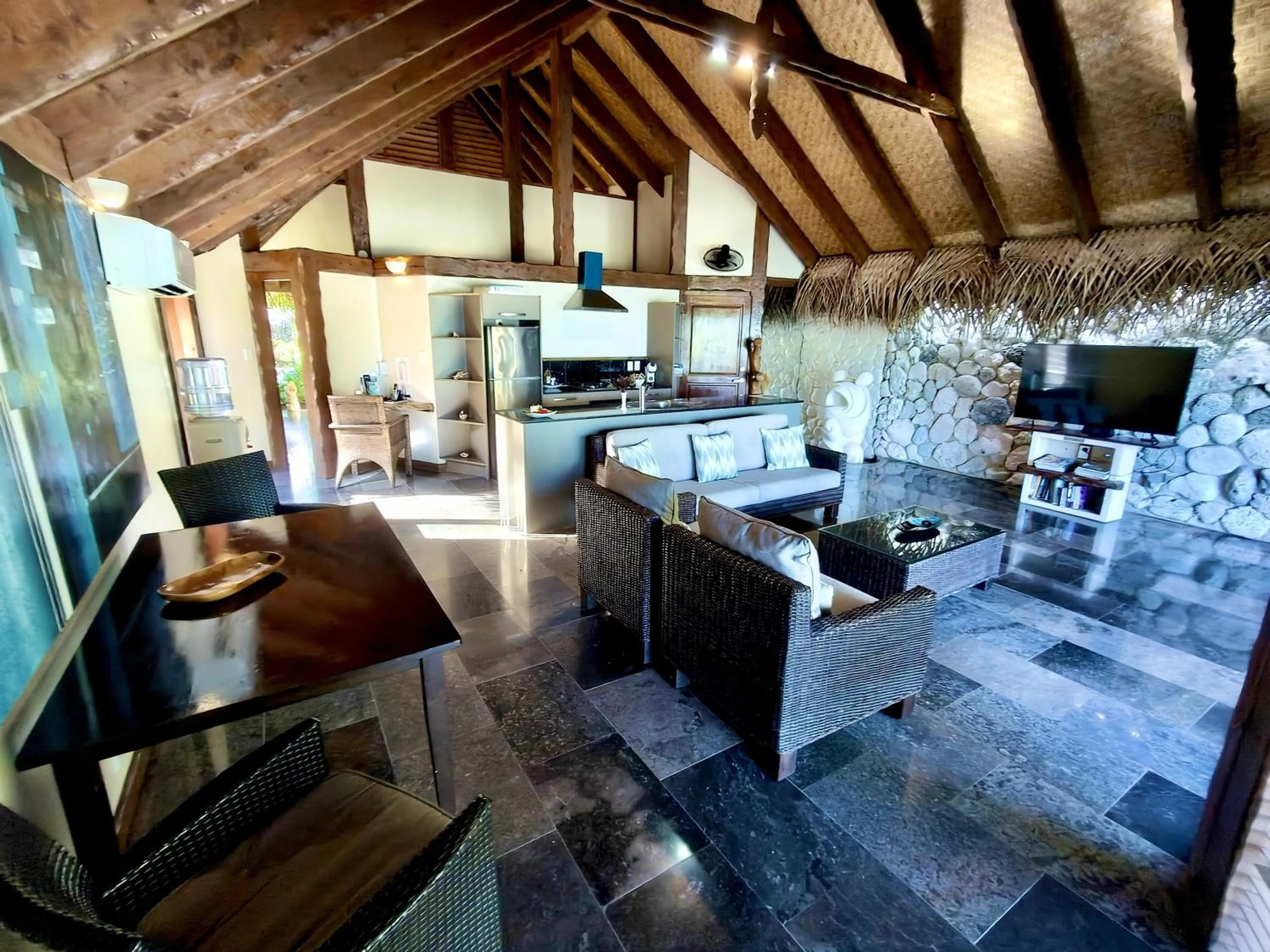 TV and multimedia in Aitutaki Escape