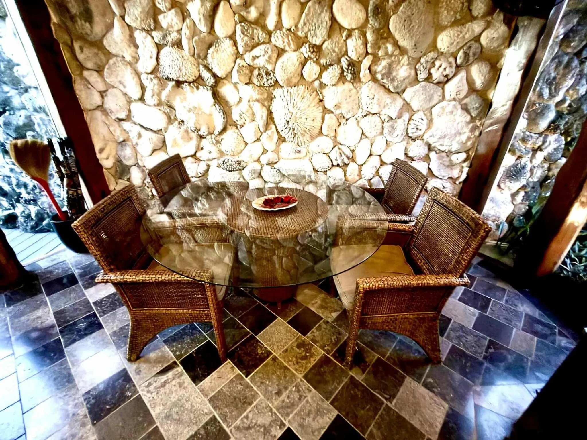 Dining area in Aitutaki Escape