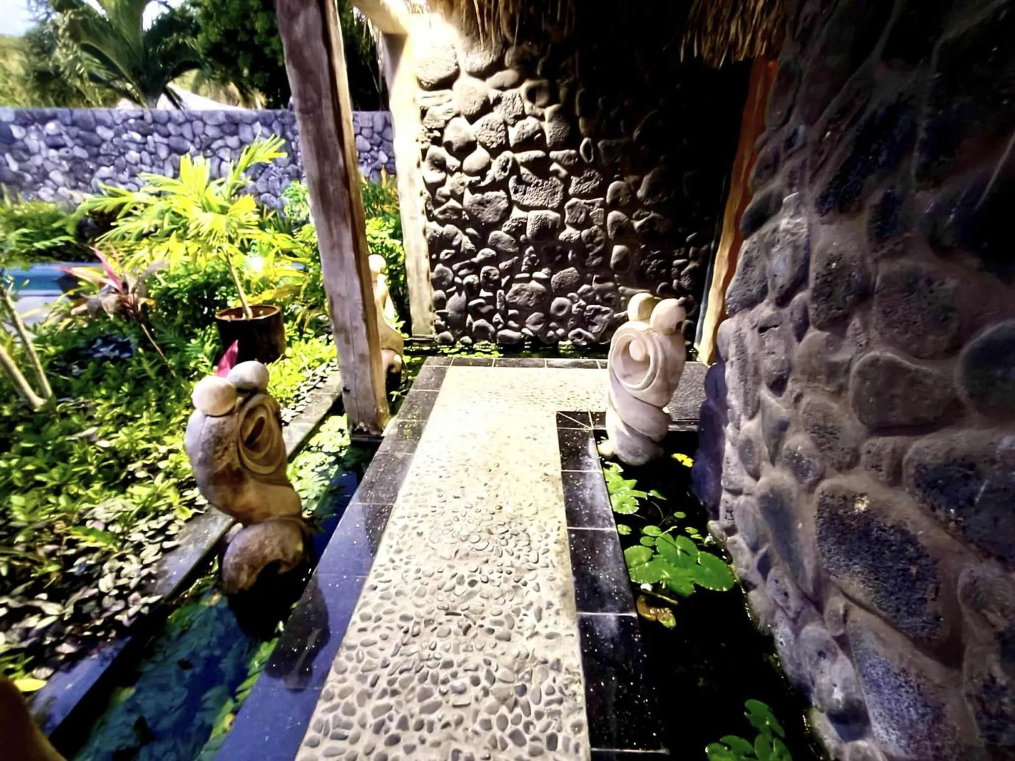 Facade/entrance in Aitutaki Escape