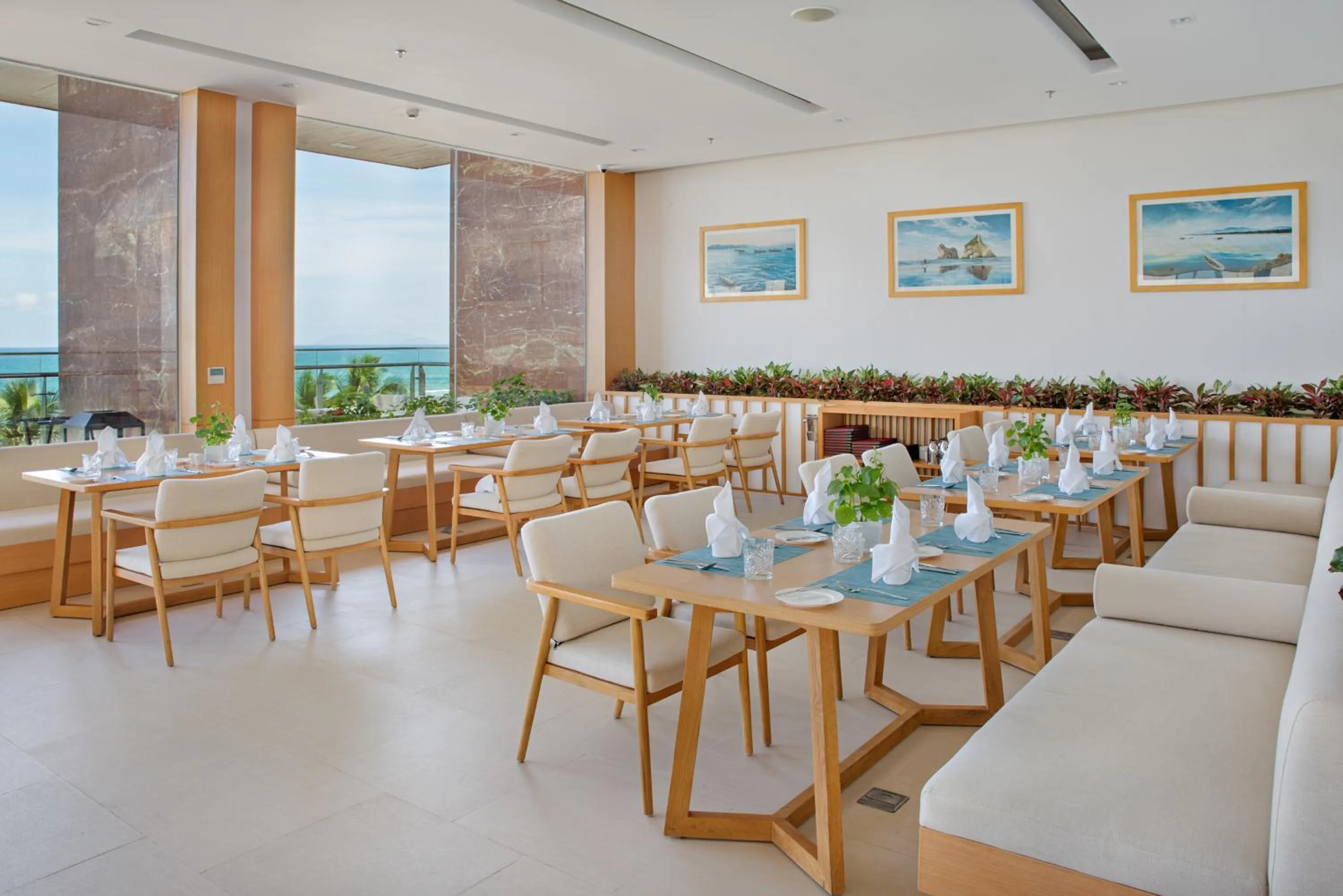 Restaurant/places to eat in TMS Hotel Da Nang Beach