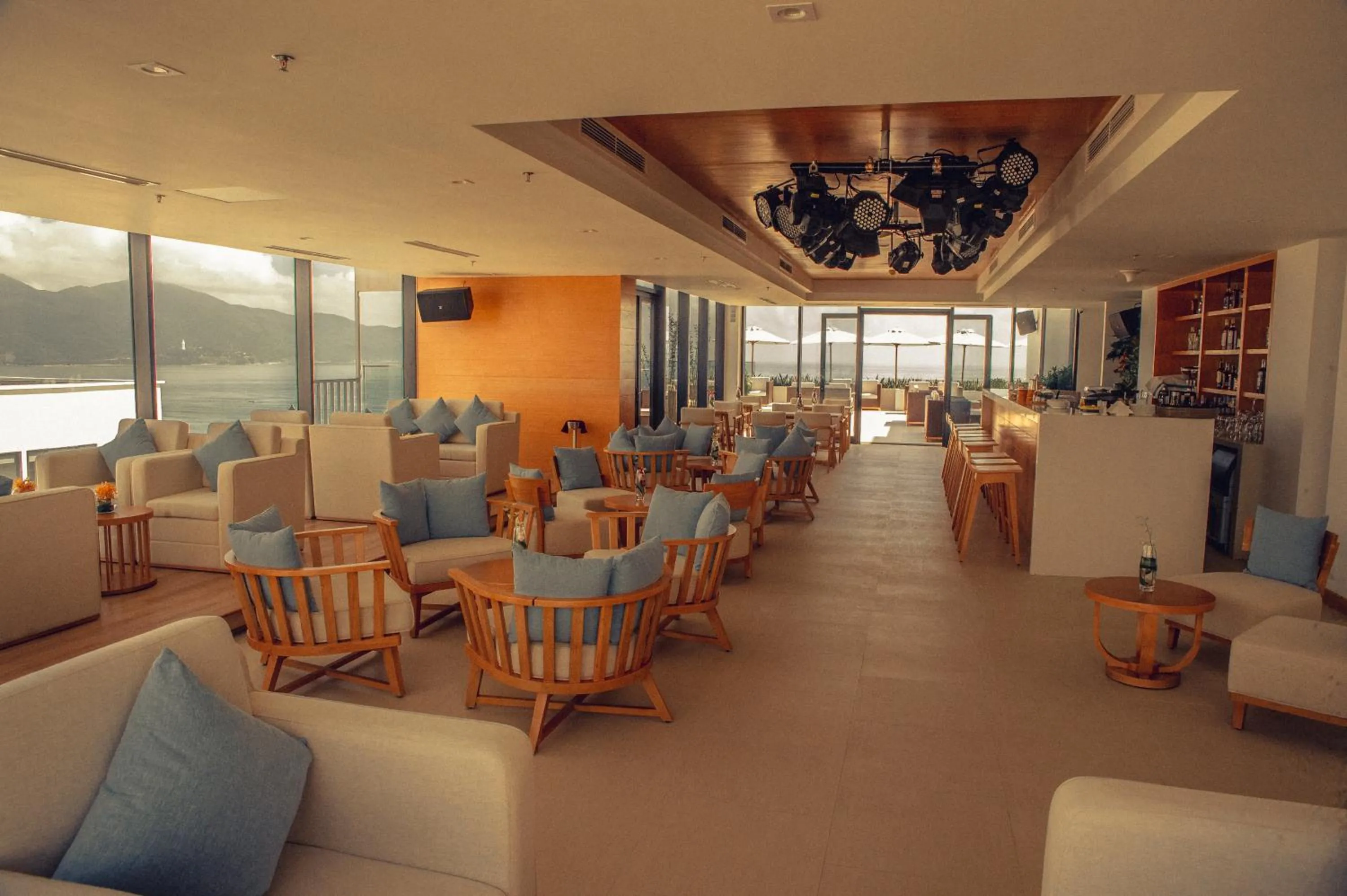 Lounge or bar in TMS Hotel Da Nang Beach