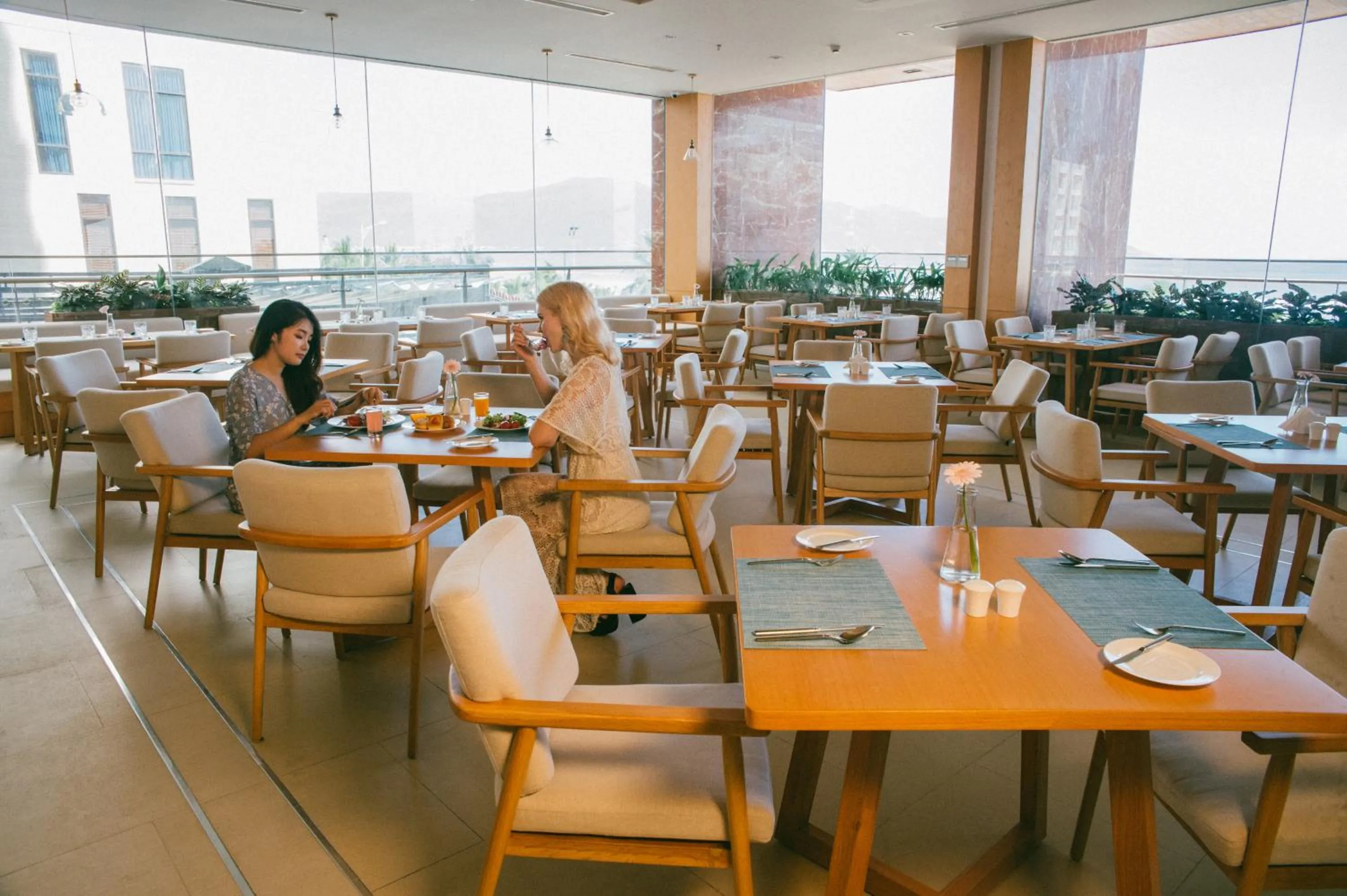 Restaurant/places to eat in TMS Hotel Da Nang Beach