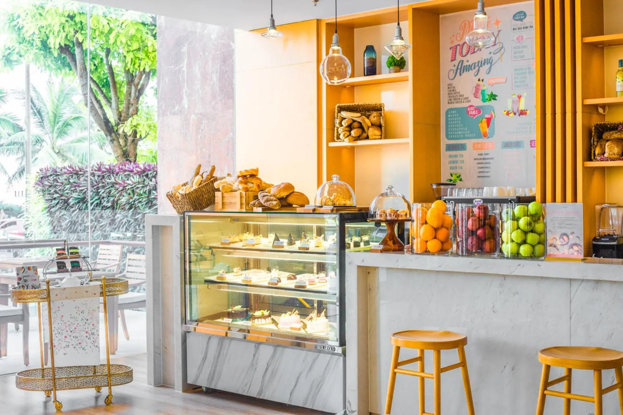 Restaurant/places to eat in TMS Hotel Da Nang Beach