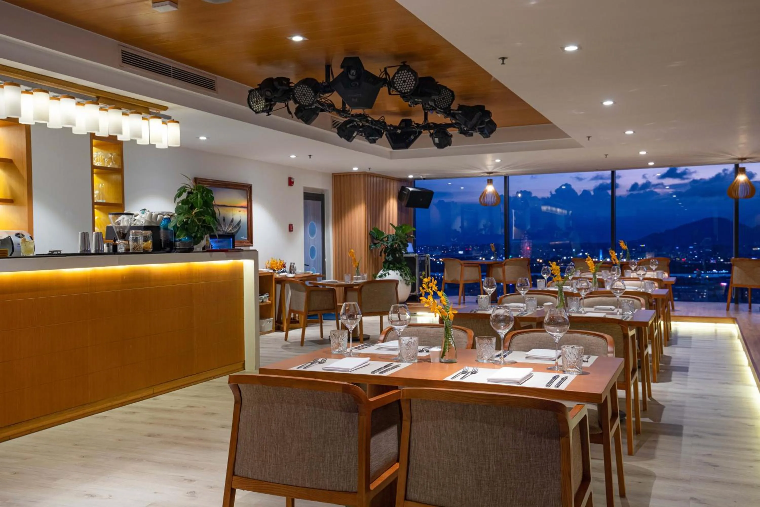 Restaurant/places to eat in TMS Hotel Da Nang Beach