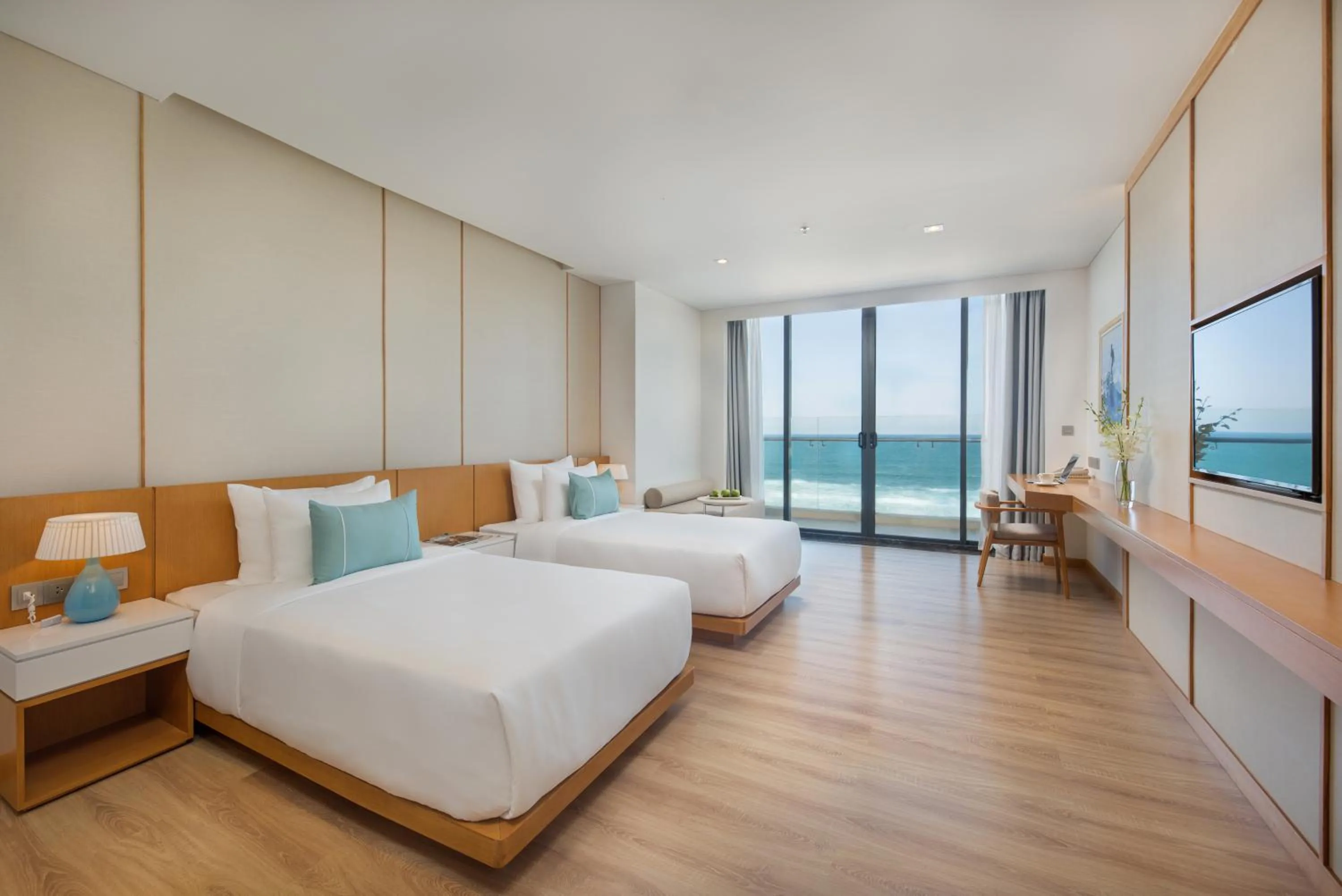 Sea view, Bed in TMS Hotel Da Nang Beach