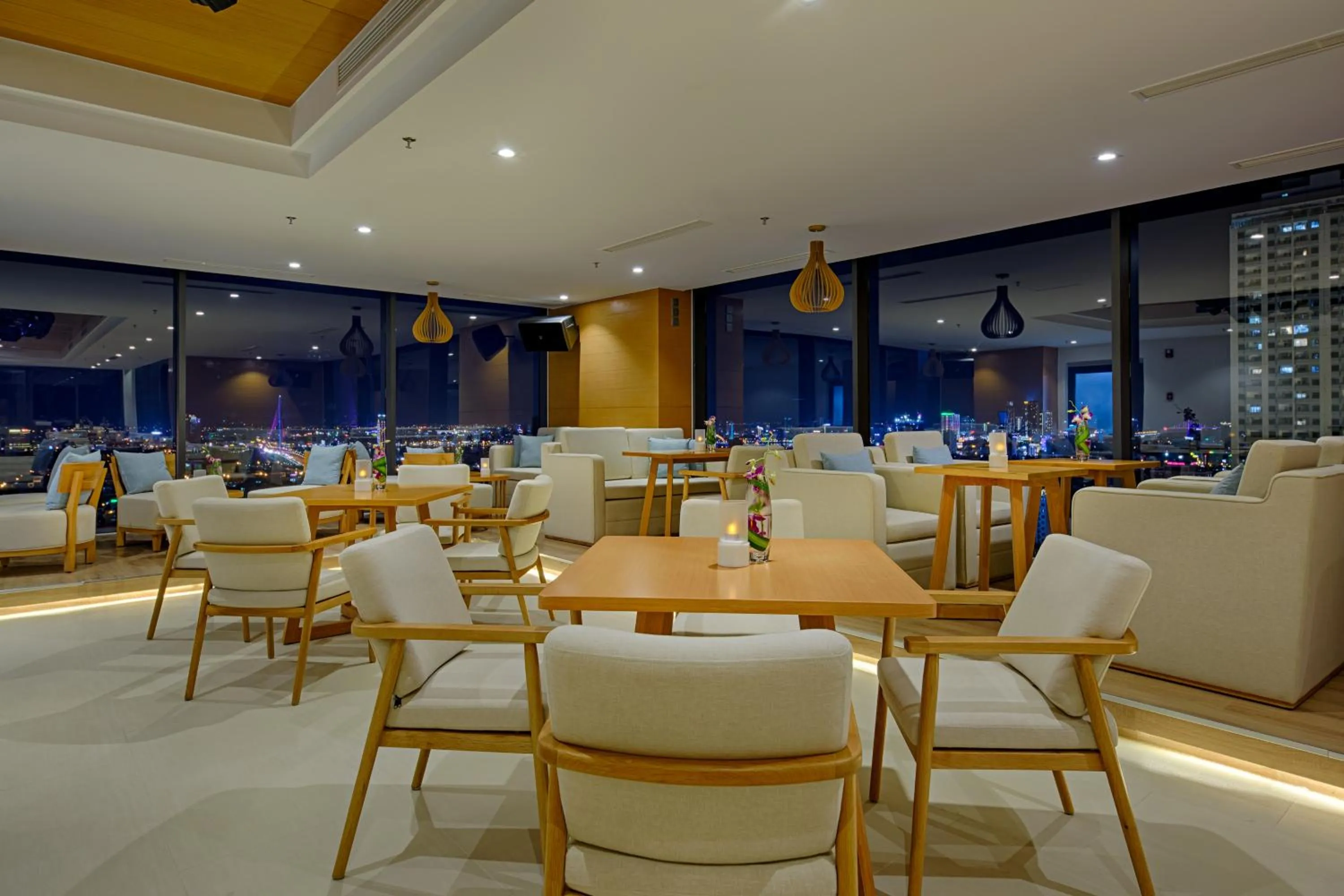 Restaurant/places to eat in TMS Hotel Da Nang Beach