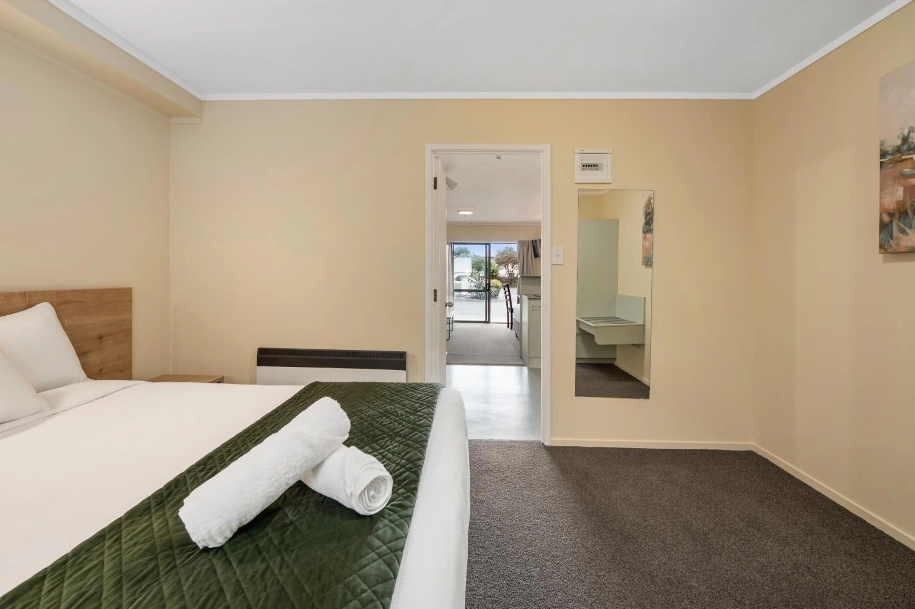 Photo of the whole room, Bed in Fenton Court Motel