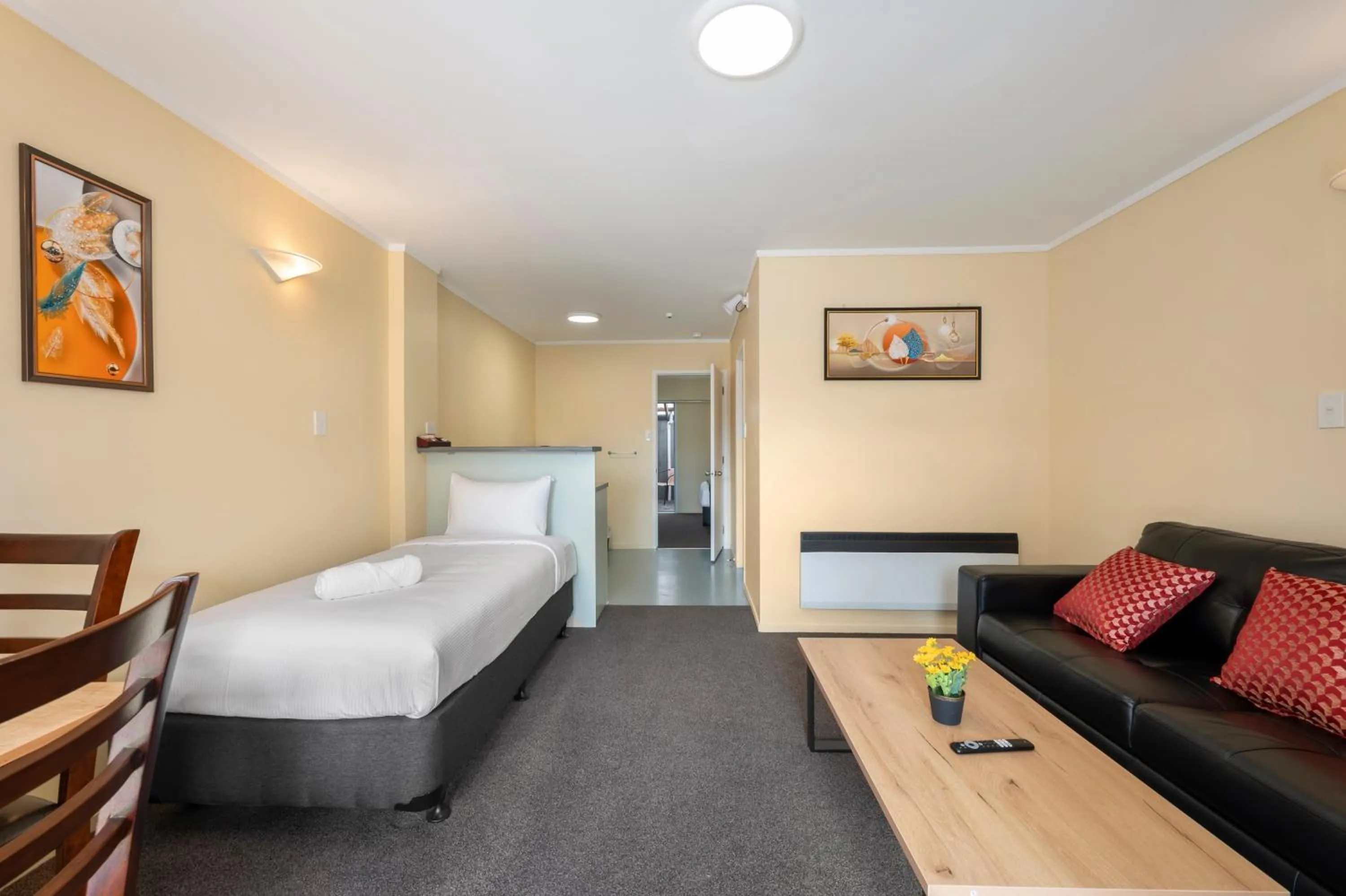 Bed in Fenton Court Motel