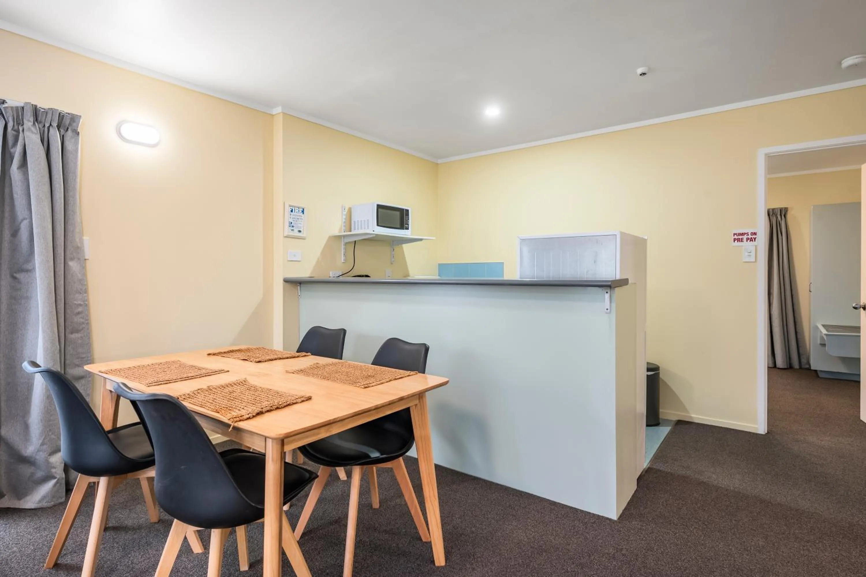 Kitchen or kitchenette in Fenton Court Motel