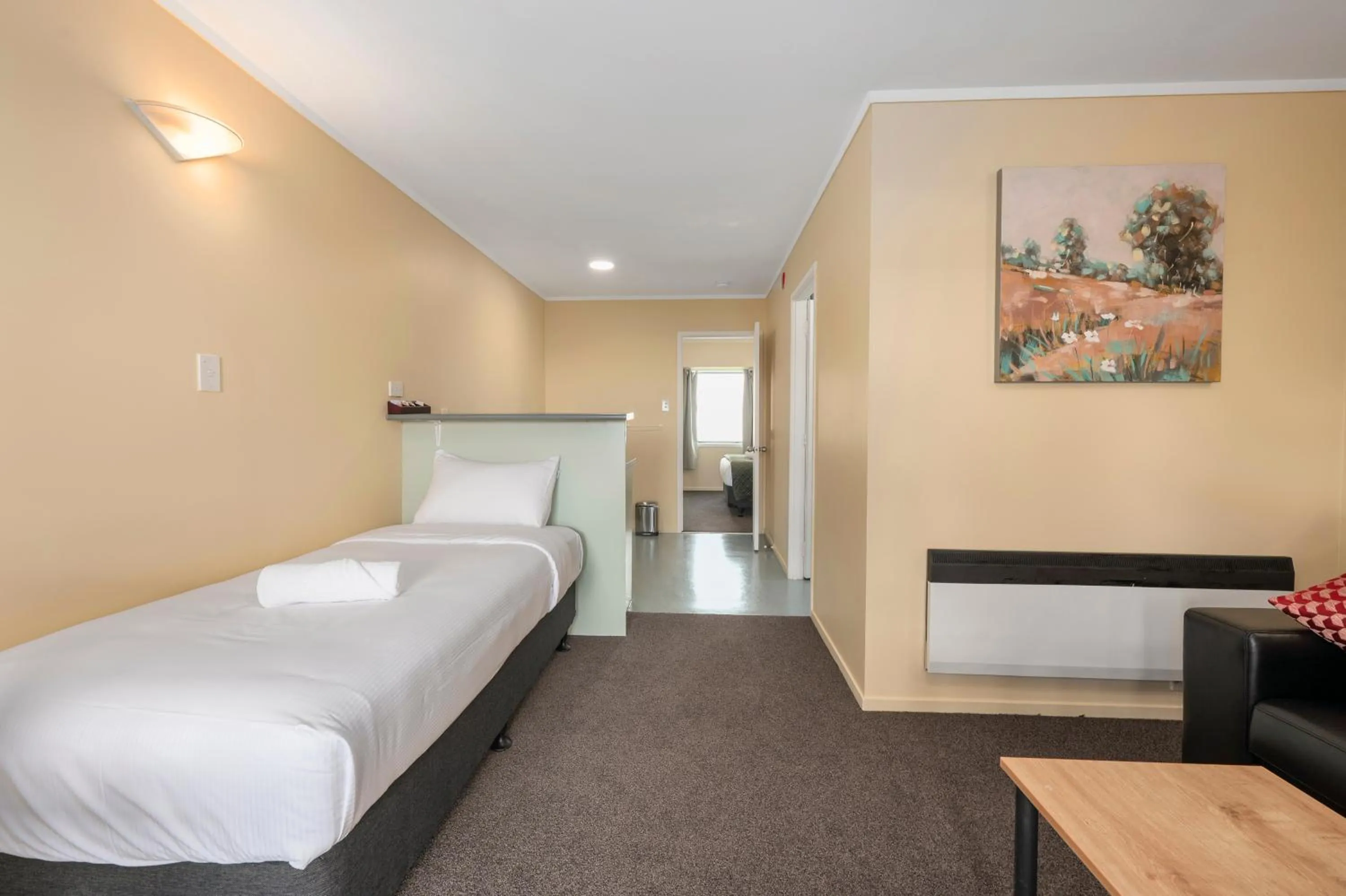 Bed in Fenton Court Motel