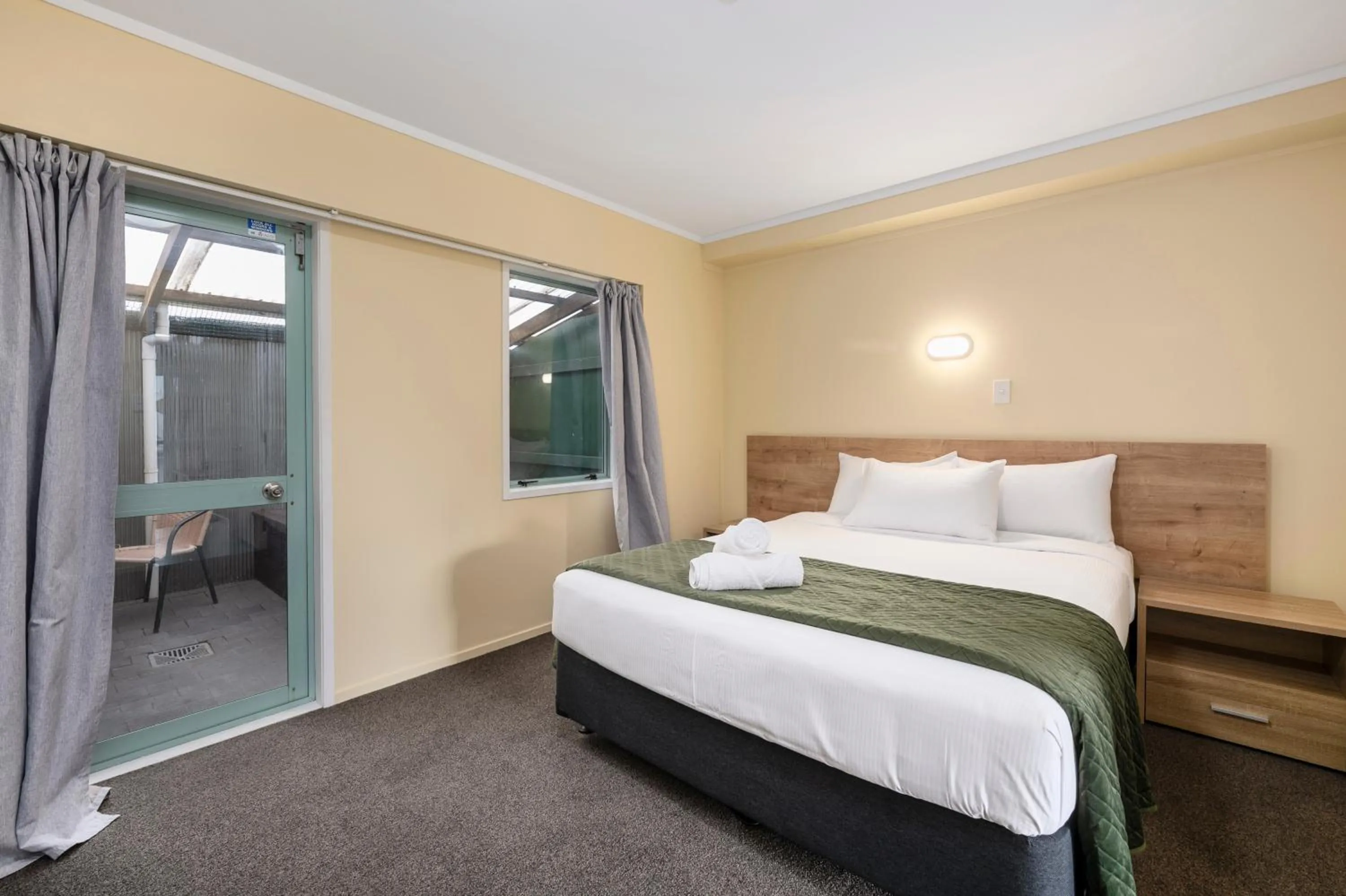 Bedroom, Bed in Fenton Court Motel