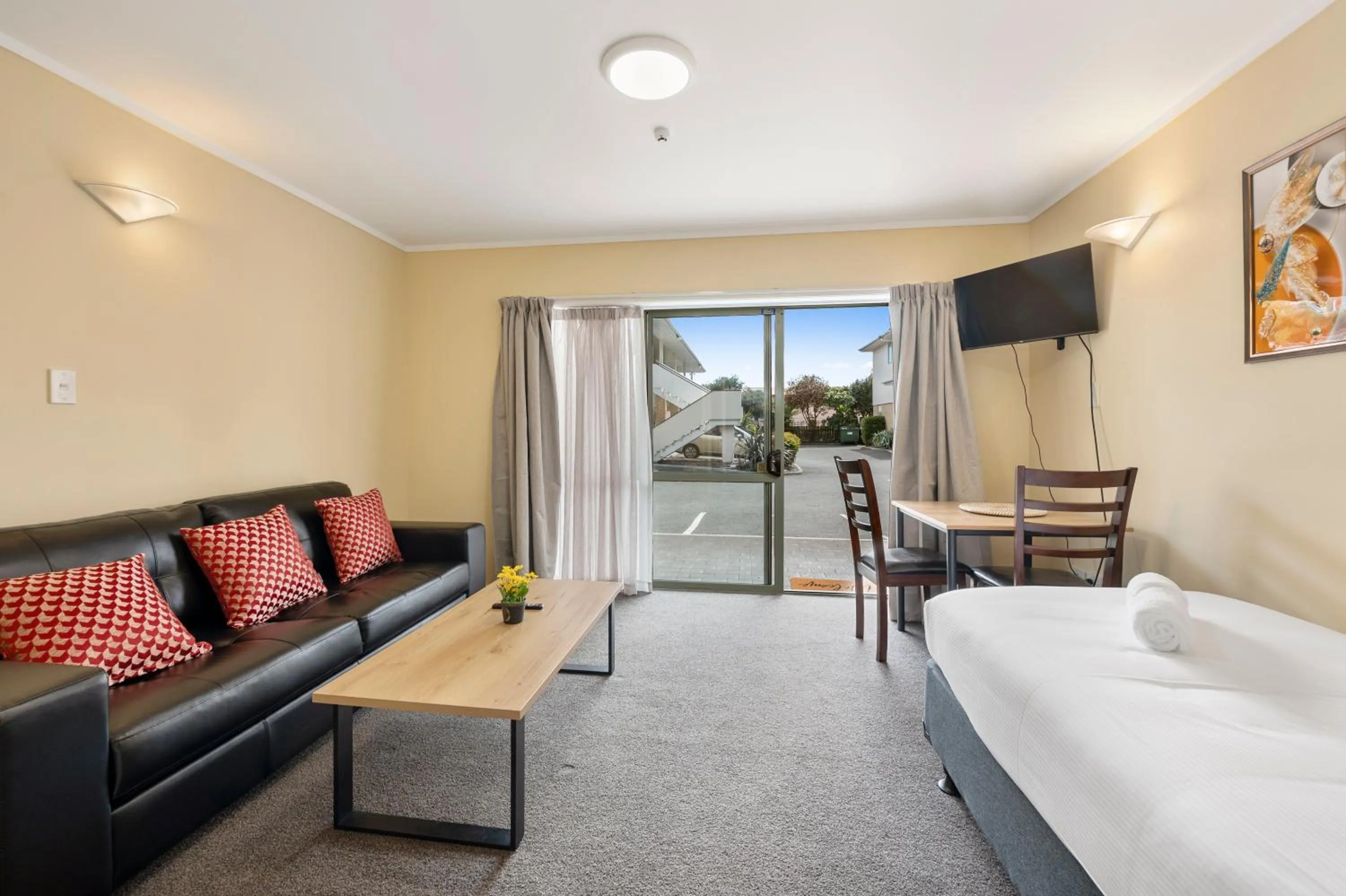 Bed in Fenton Court Motel