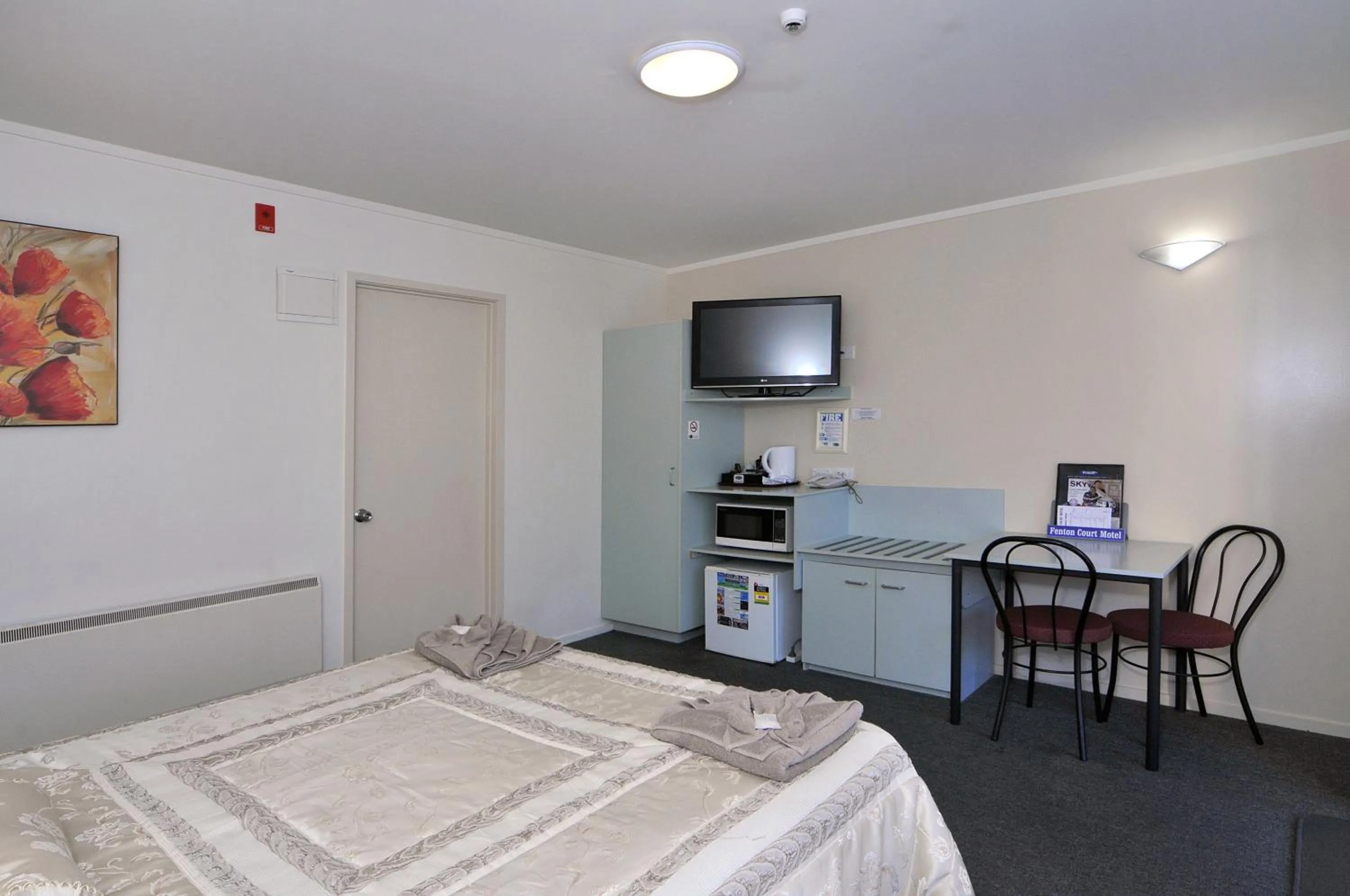 Photo of the whole room, Bed in Fenton Court Motel