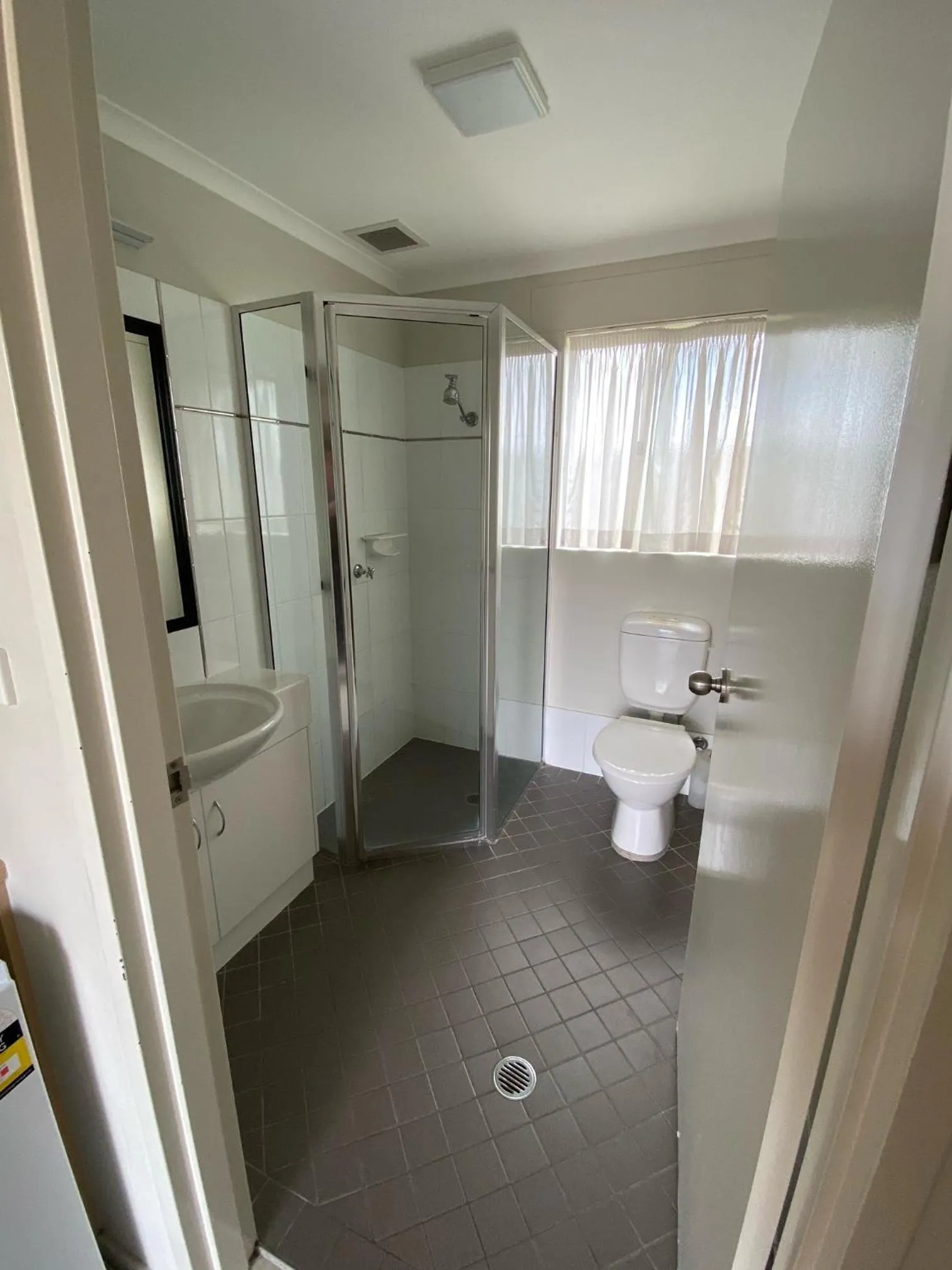 Bathroom in Maitland City Motel