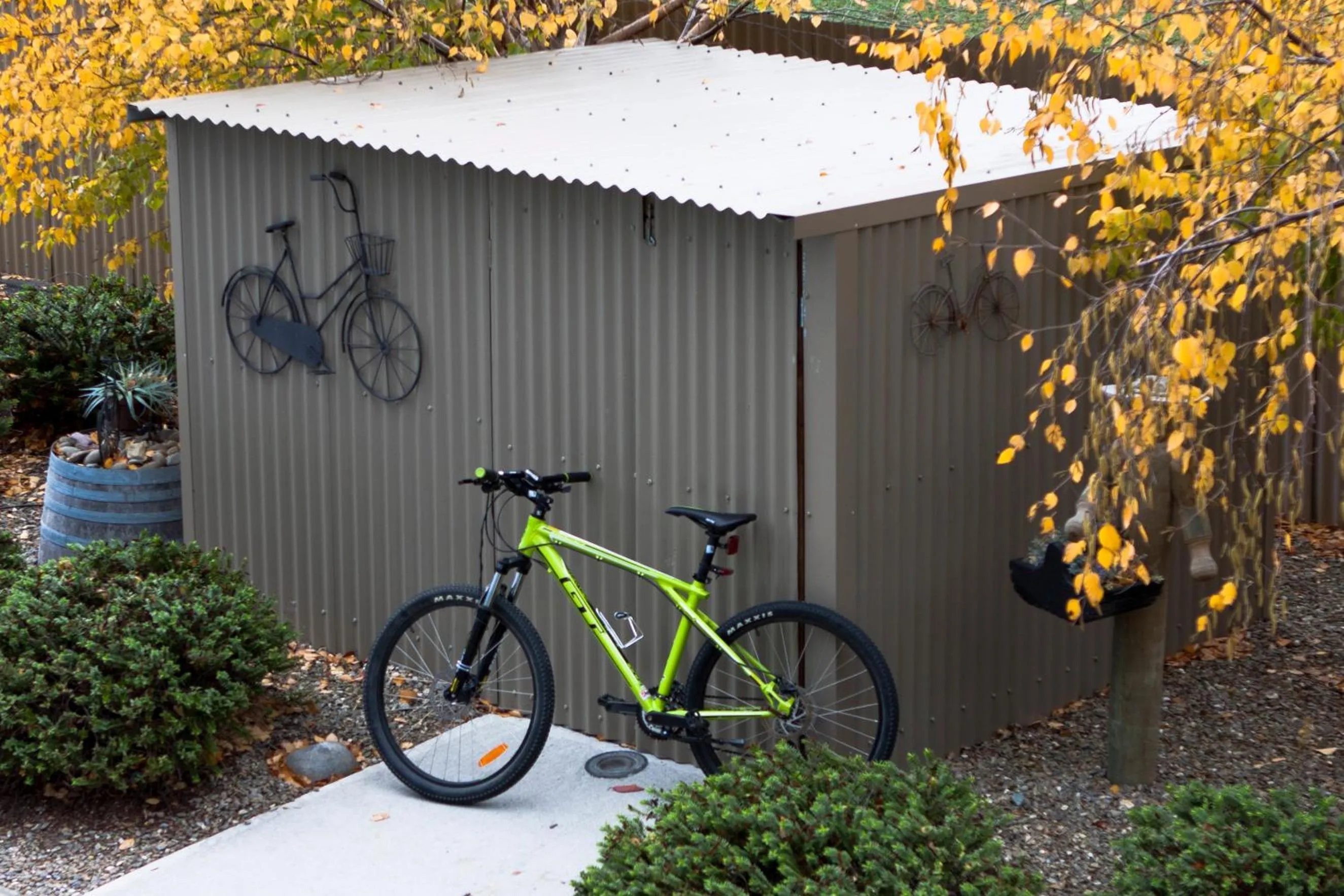 Cycling in Avenue Motel