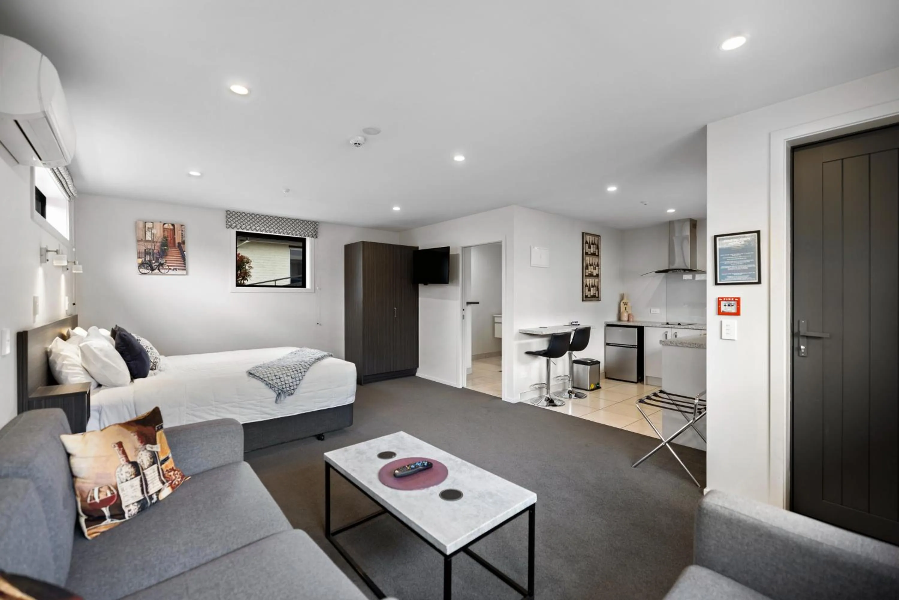 Seating area in Avenue Motel