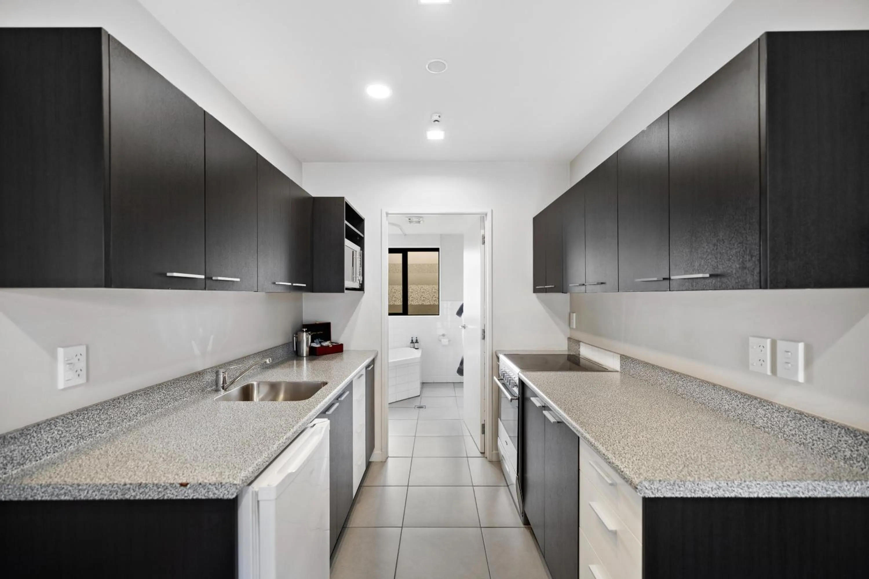 Kitchen or kitchenette in Avenue Motel