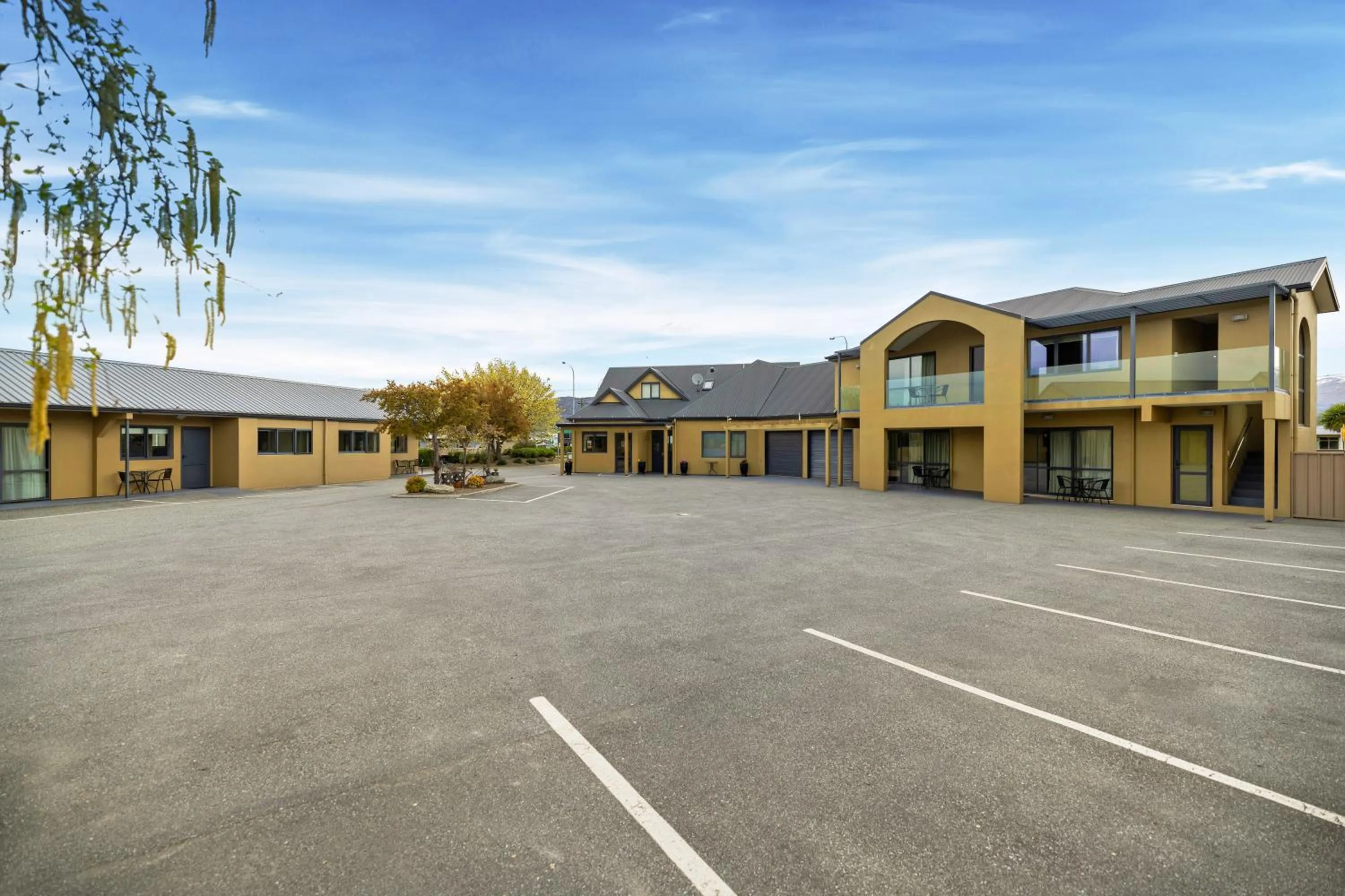 Property building in Avenue Motel