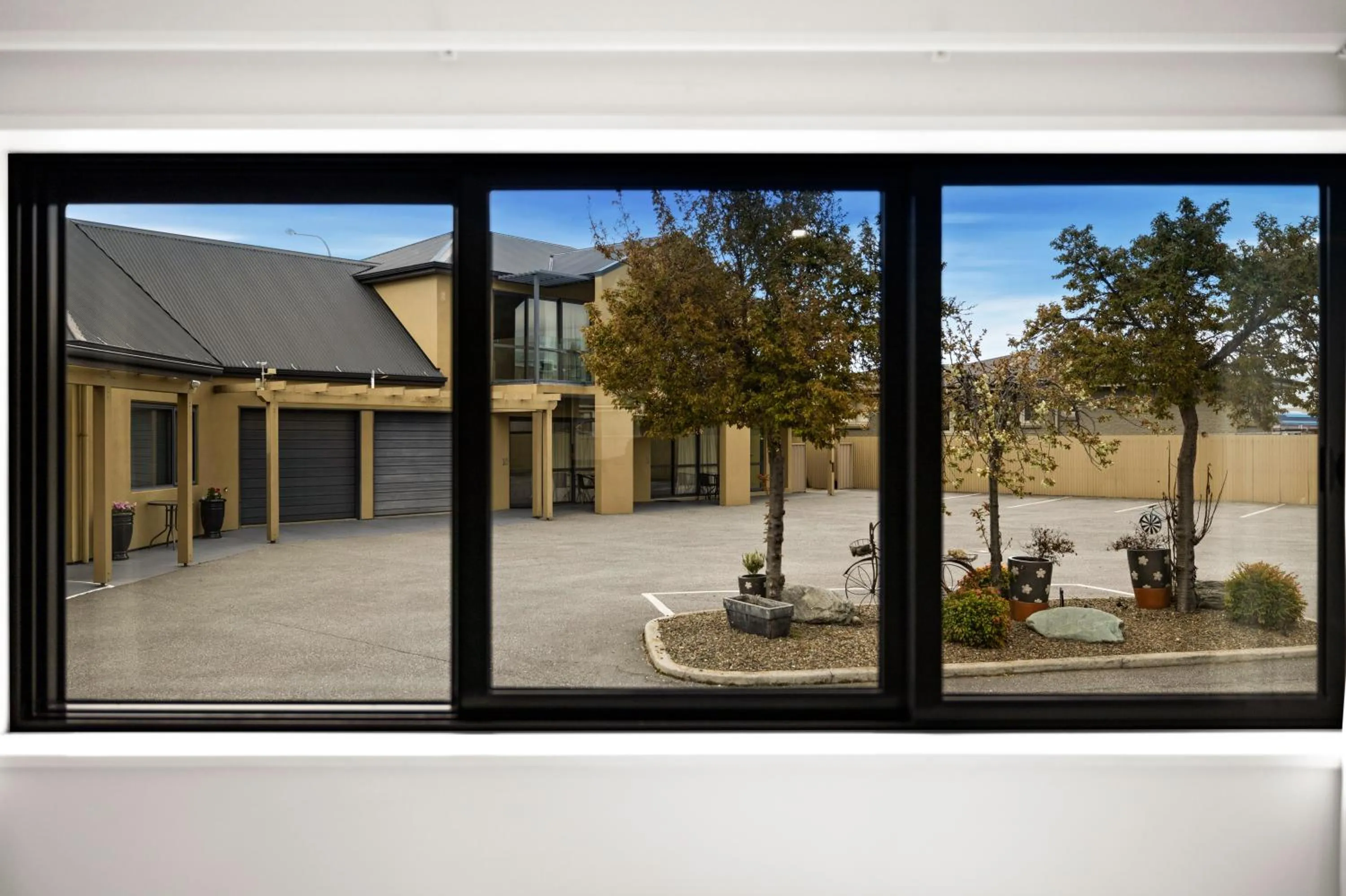 Garden view in Avenue Motel