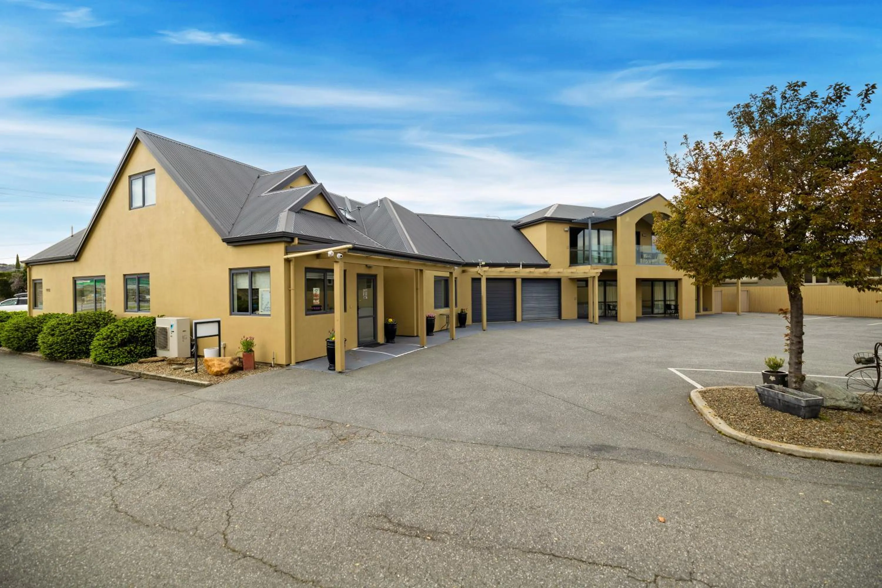 Property building in Avenue Motel