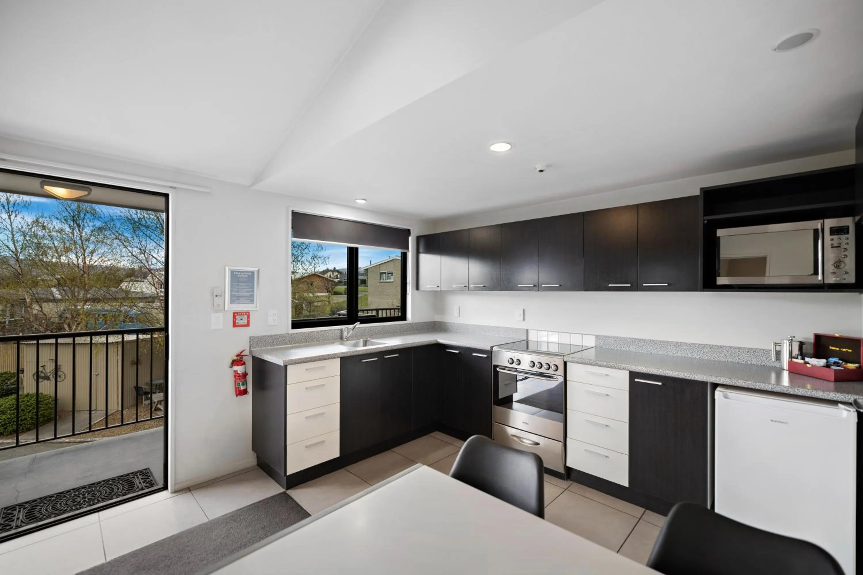 Kitchen or kitchenette in Avenue Motel