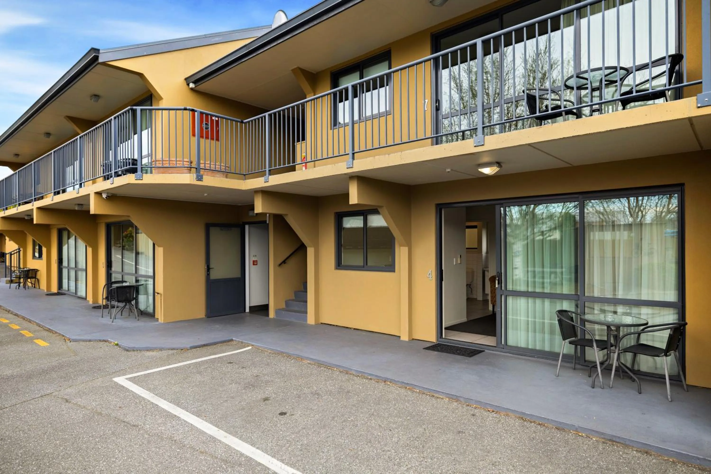 Property building in Avenue Motel