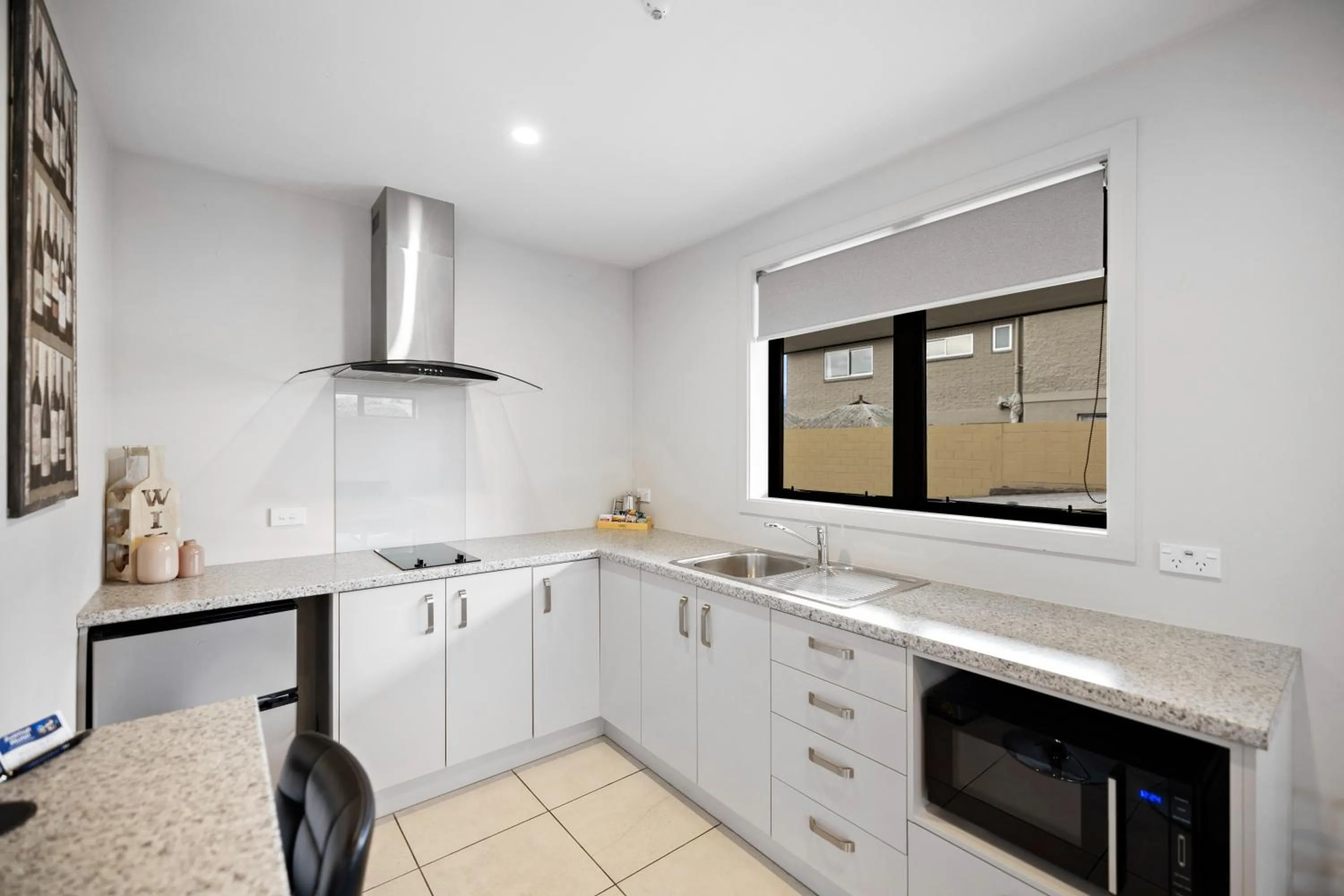 Kitchen or kitchenette in Avenue Motel