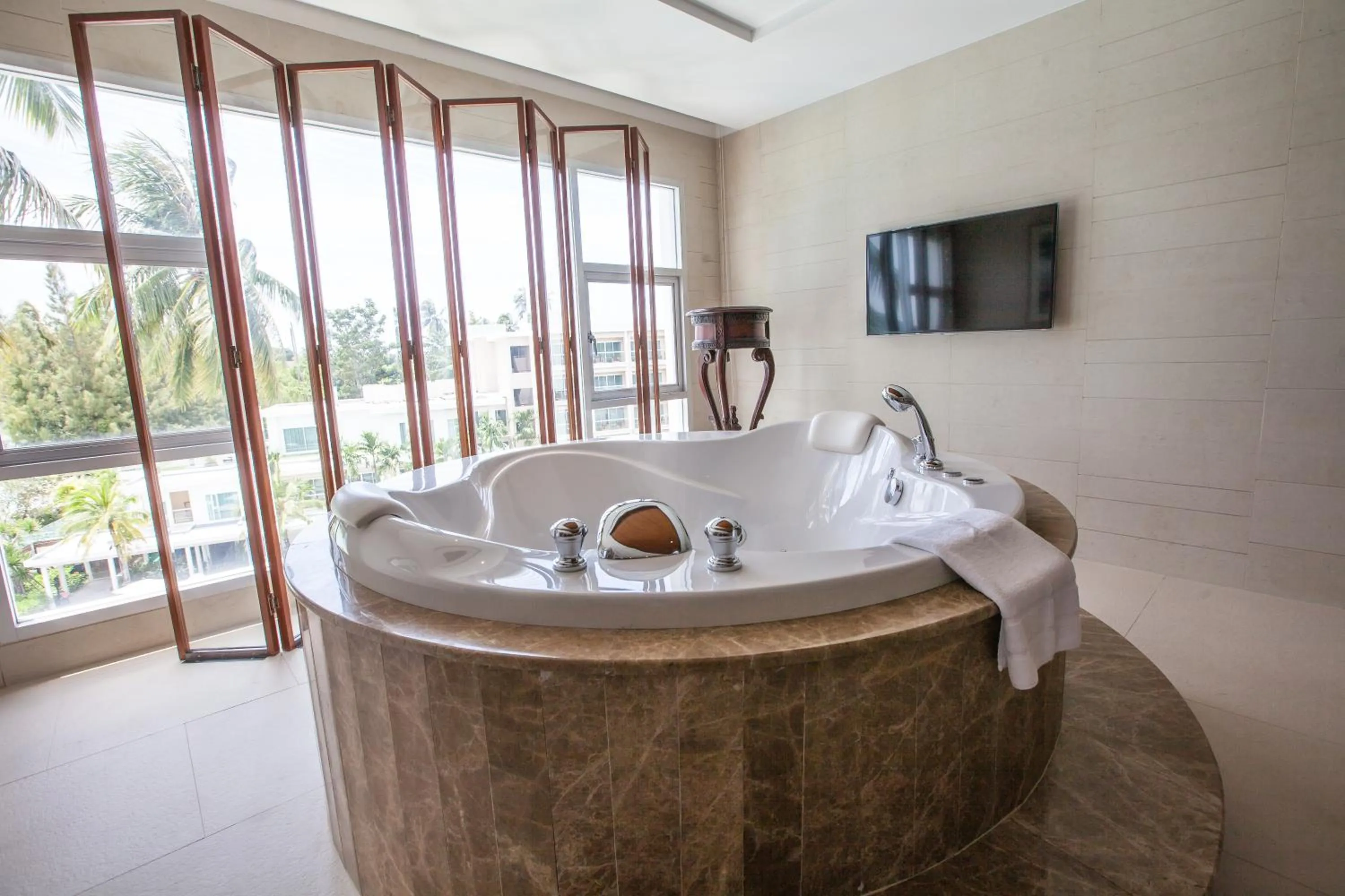 Hot Tub, Bathroom in Phuket Panwa Beachfront Resort