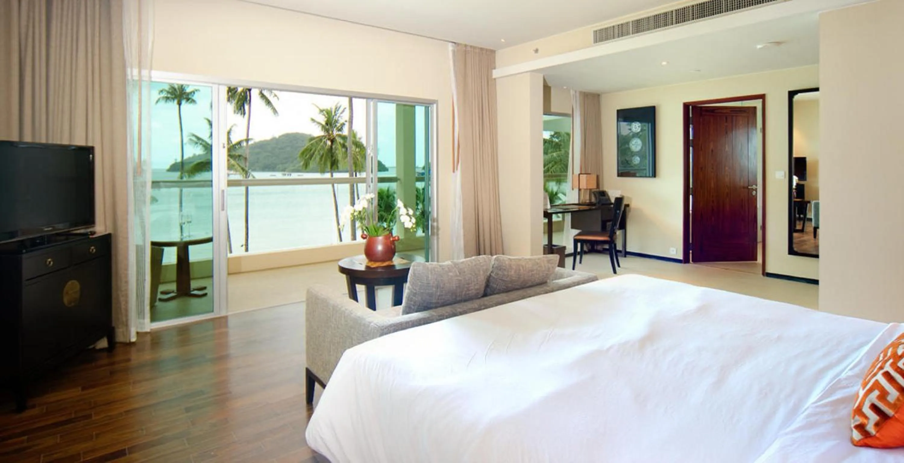 Bed in Phuket Panwa Beachfront Resort