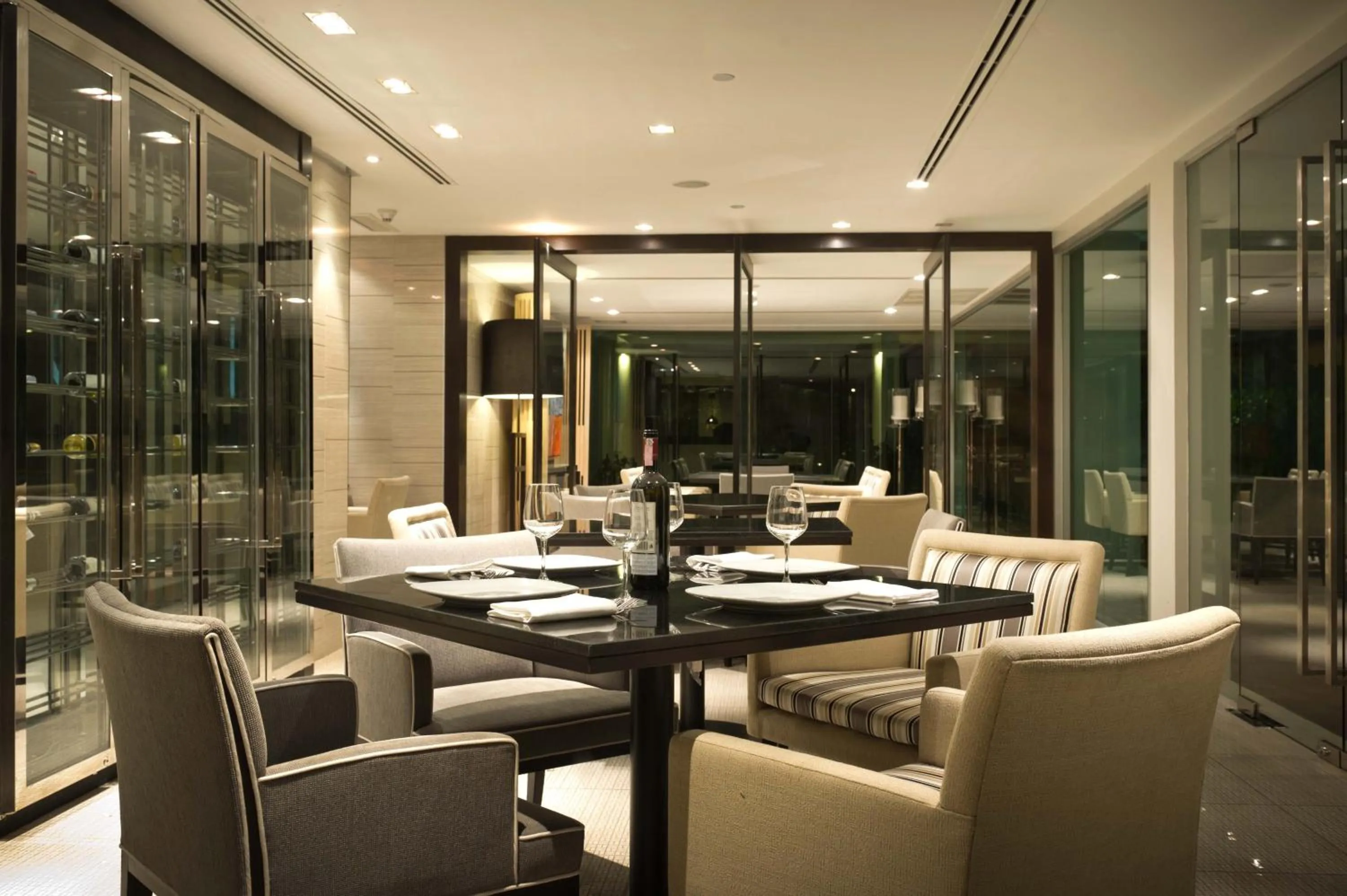 Restaurant/Places to Eat in Phuket Panwa Beachfront Resort