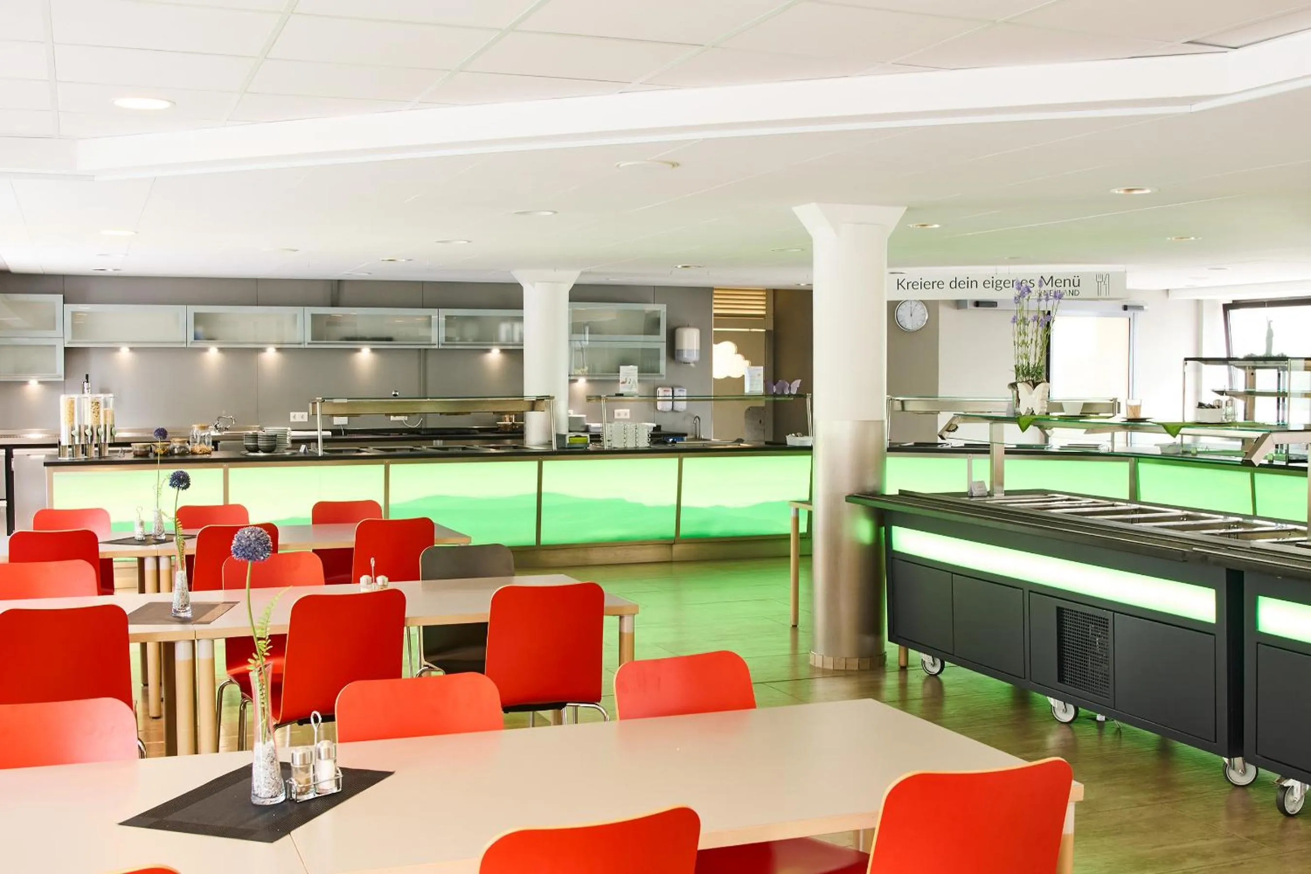 Restaurant/places to eat in Bildungs- und Tagungshaus Haus Neuland