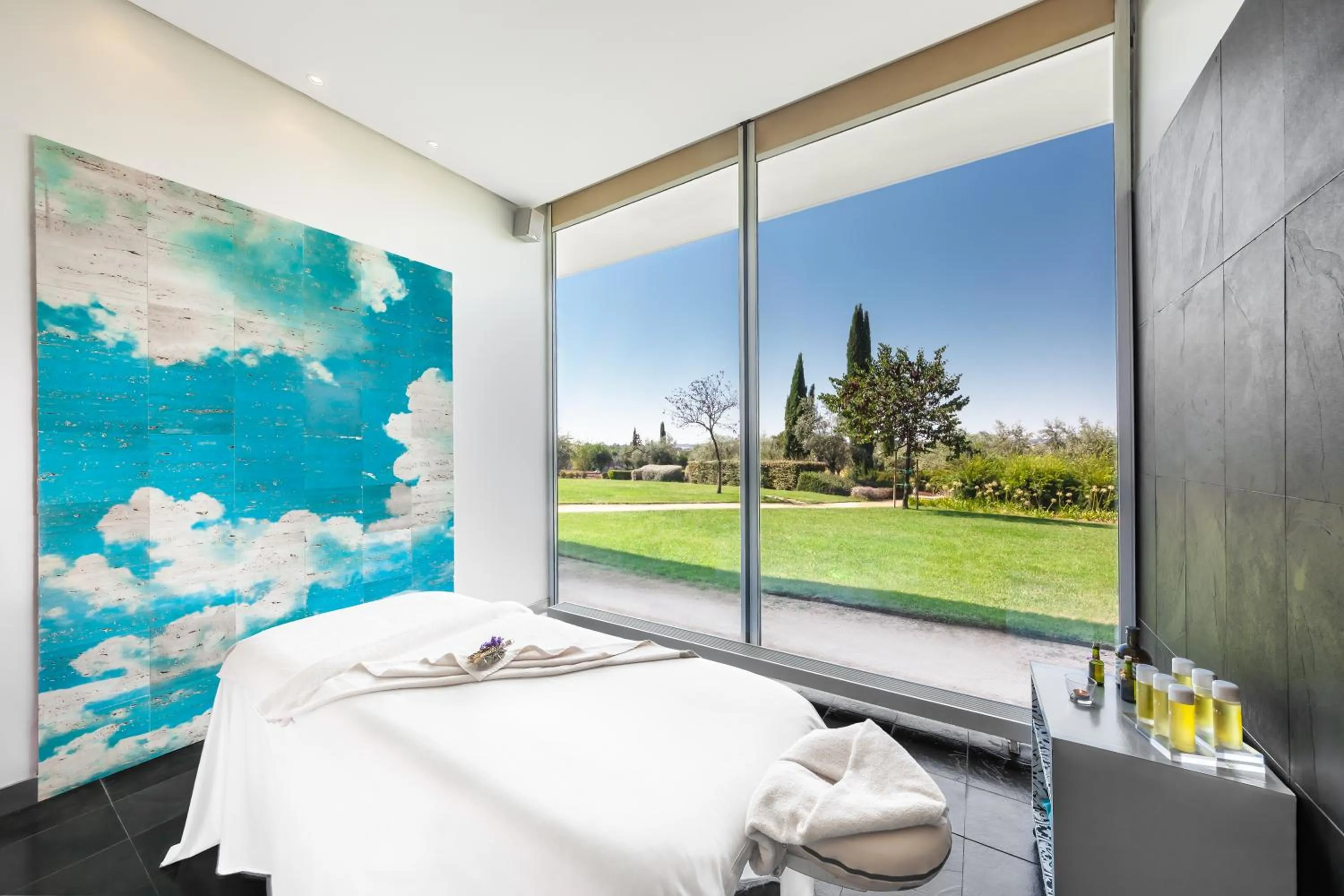 Massage, Bed in Convento do Espinheiro, Historic Hotel & Spa