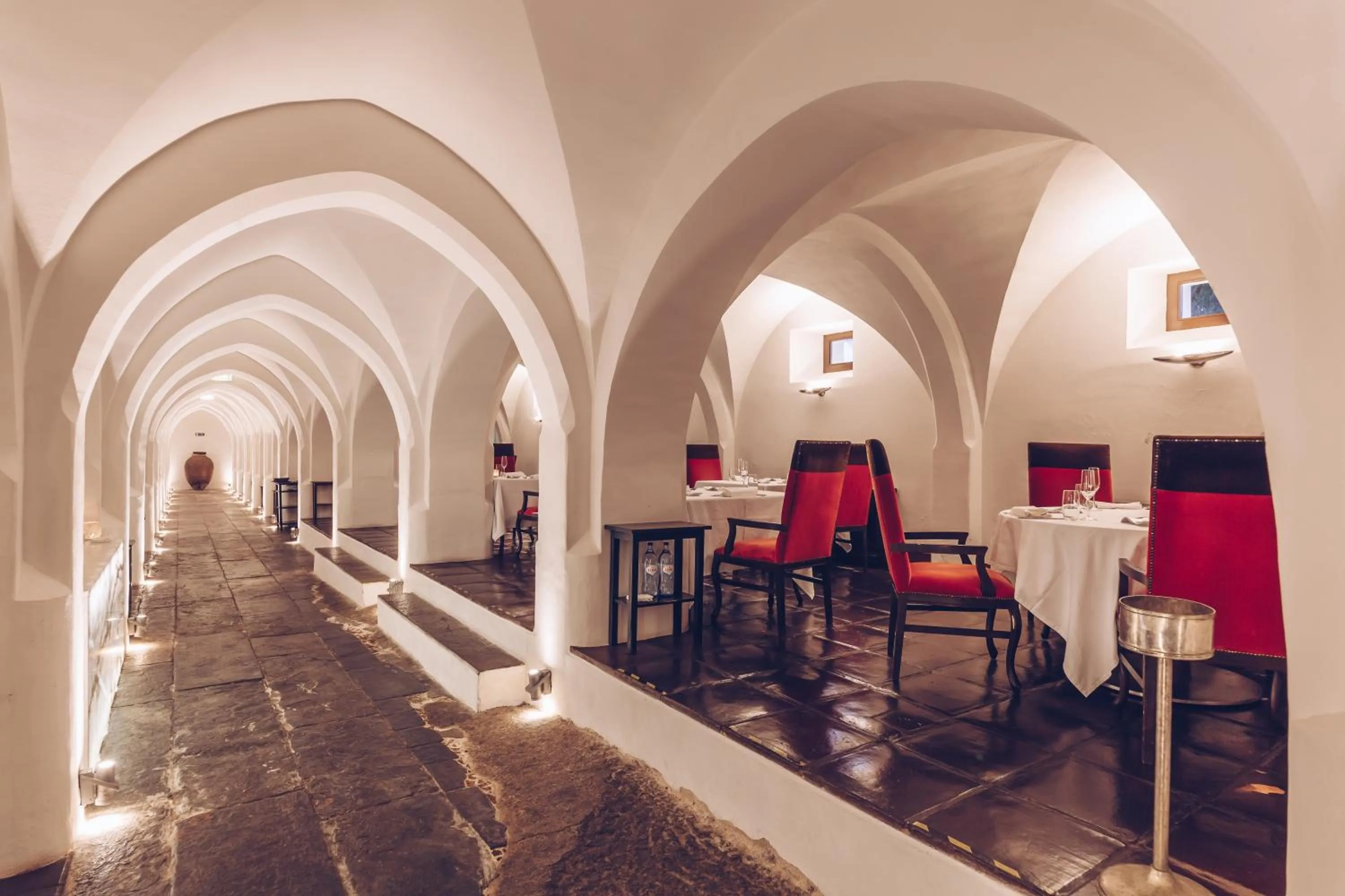 Restaurant/places to eat in Convento do Espinheiro, Historic Hotel & Spa