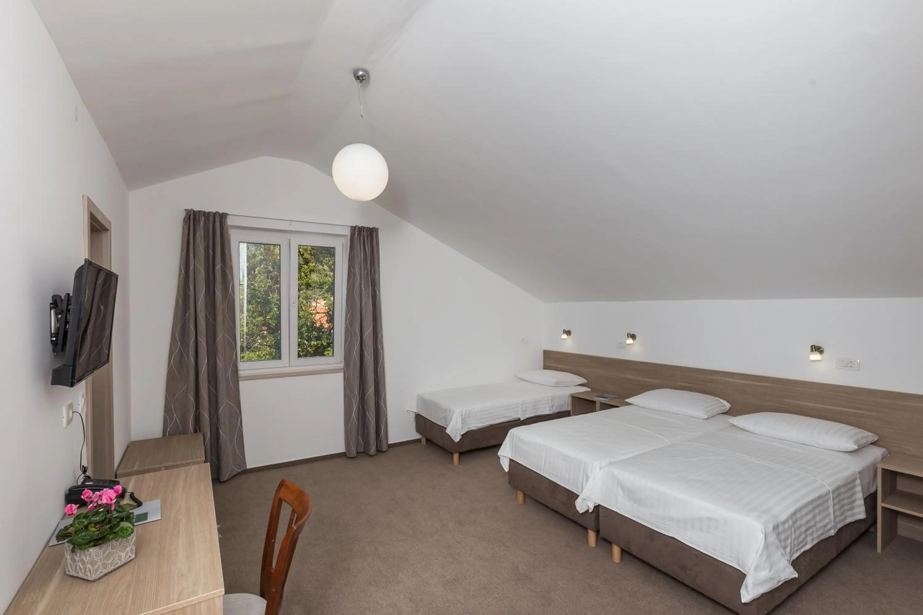 Living room, Bed in Hotel Vimbula - Komolac