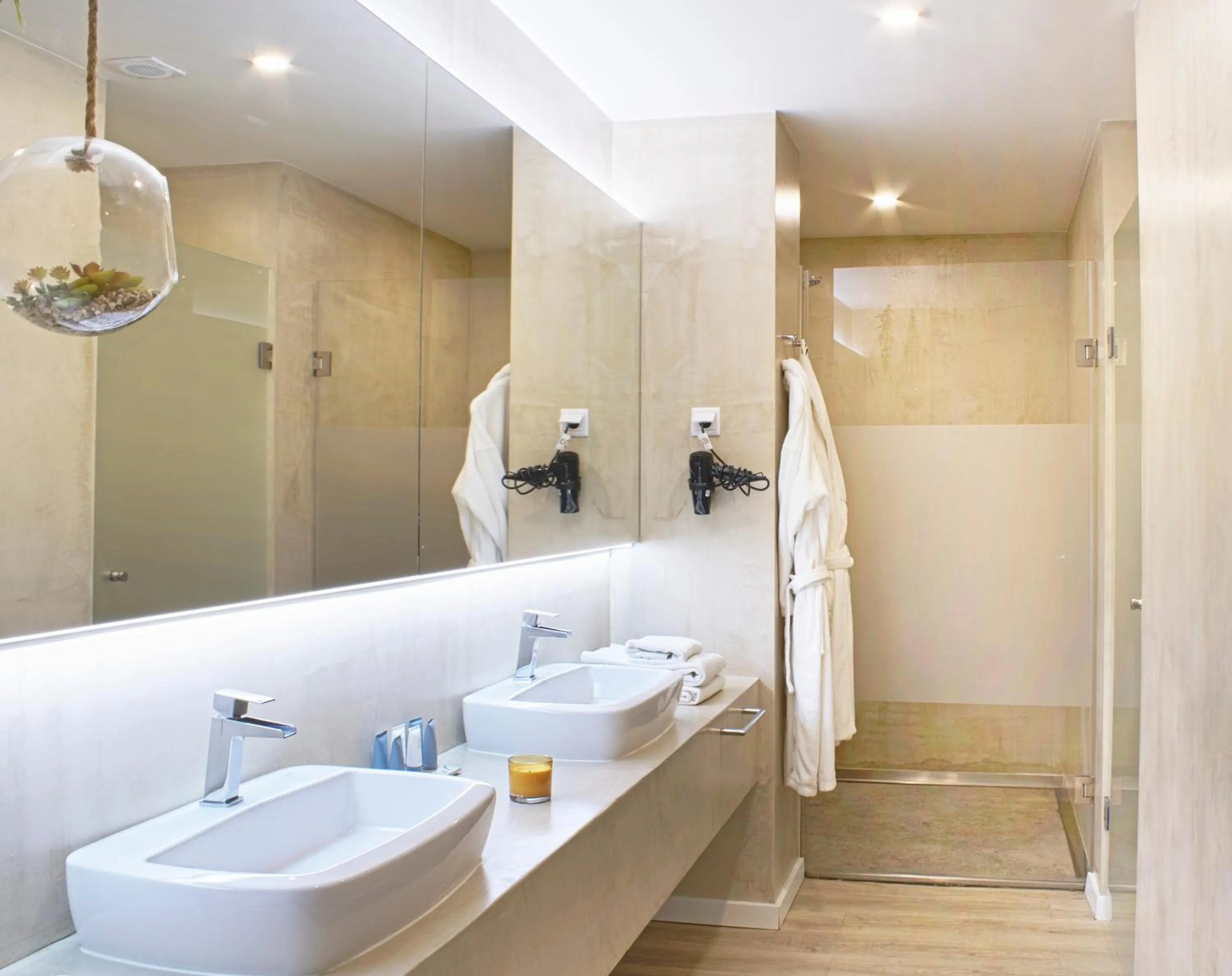 Bathroom in AP Maria Nova Lounge - Adults Friendly