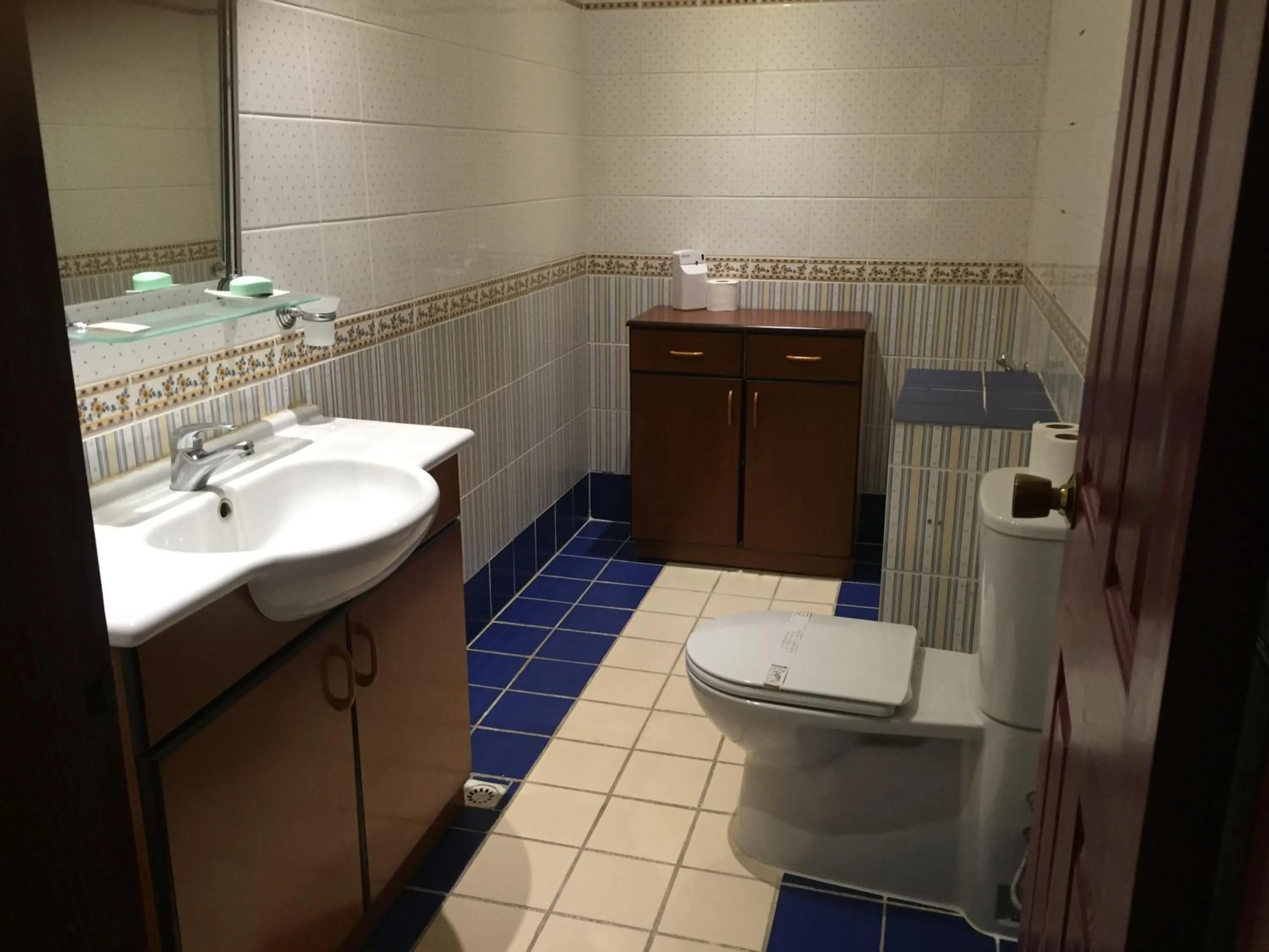 Bathroom in Hotel Eken Prestige