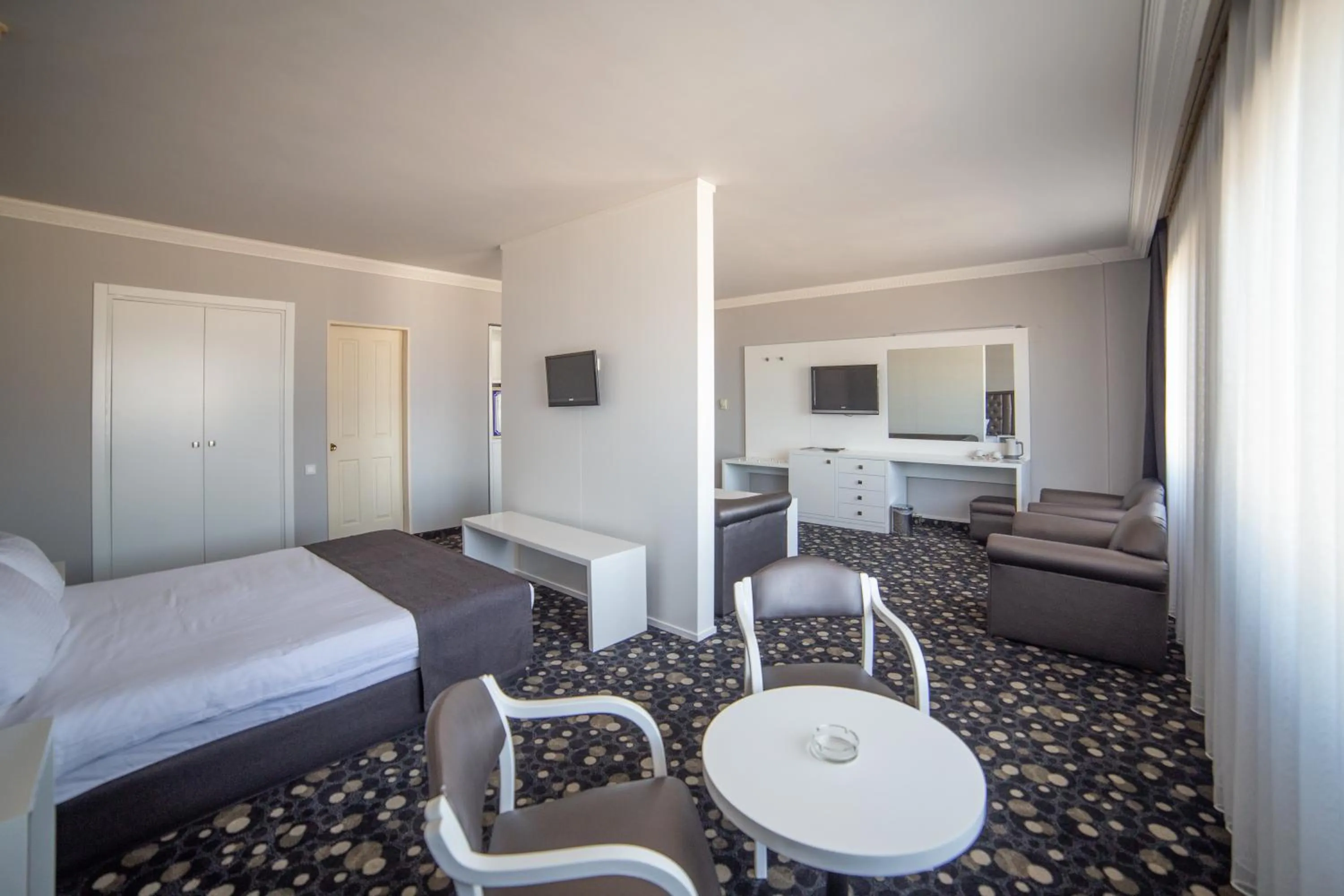 Photo of the whole room, Bed in Hotel Eken Prestige