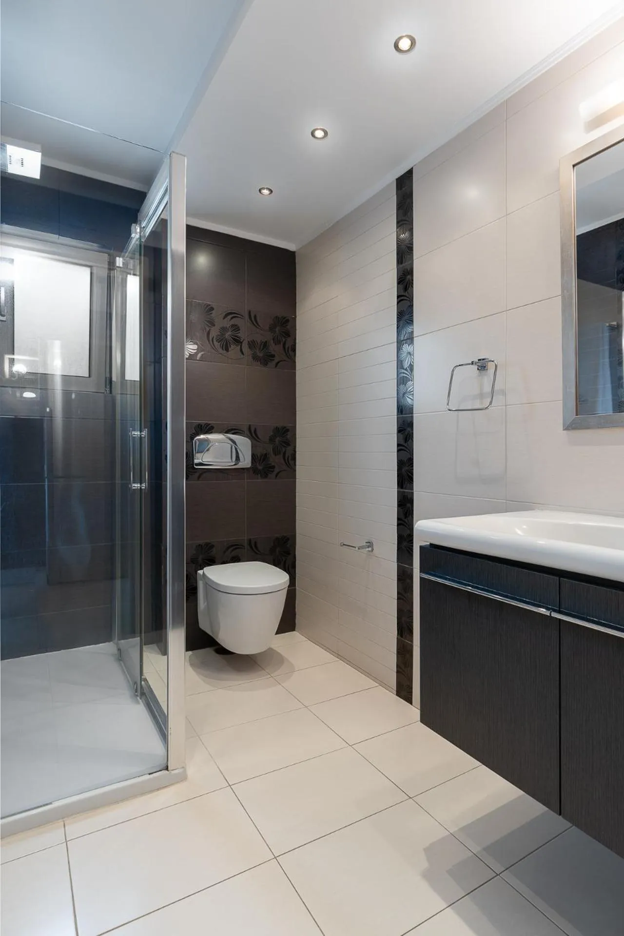 Shower in Kymothoe Elite Suites