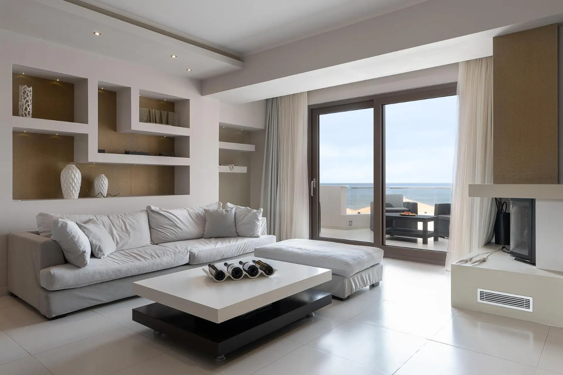 TV and multimedia in Kymothoe Elite Suites