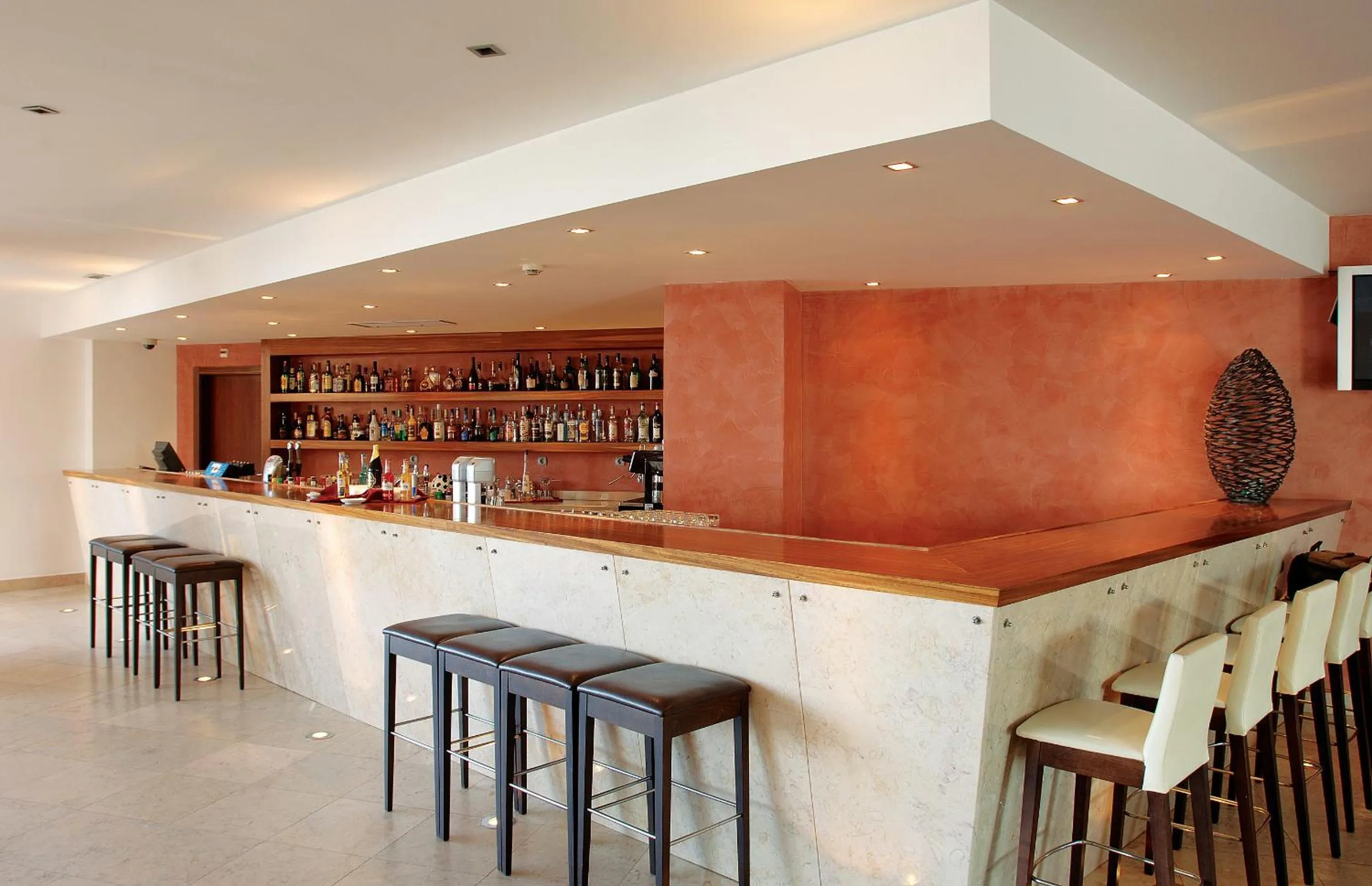 Lounge or bar in Hotel Apartamento Balaia Atlantico