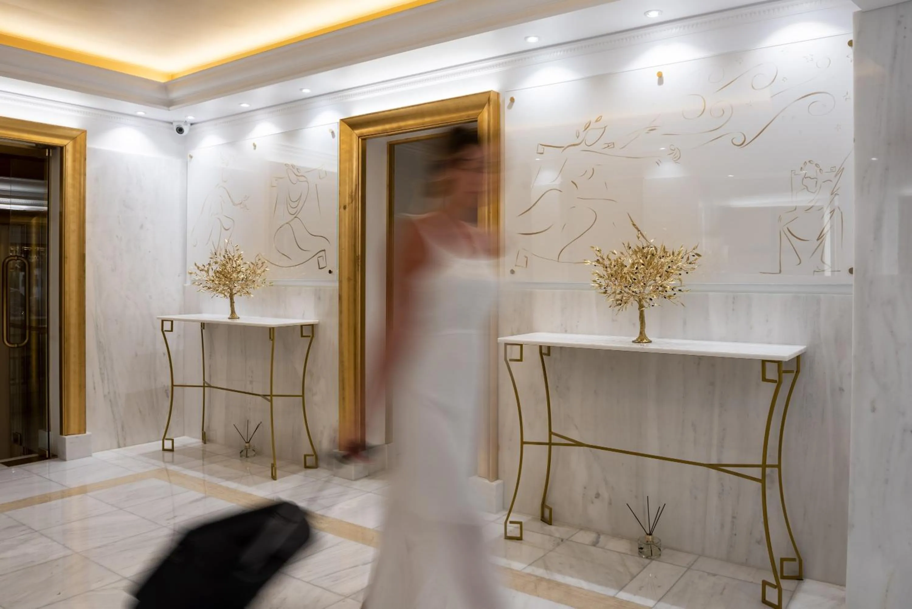 People in Hotel Galaxias