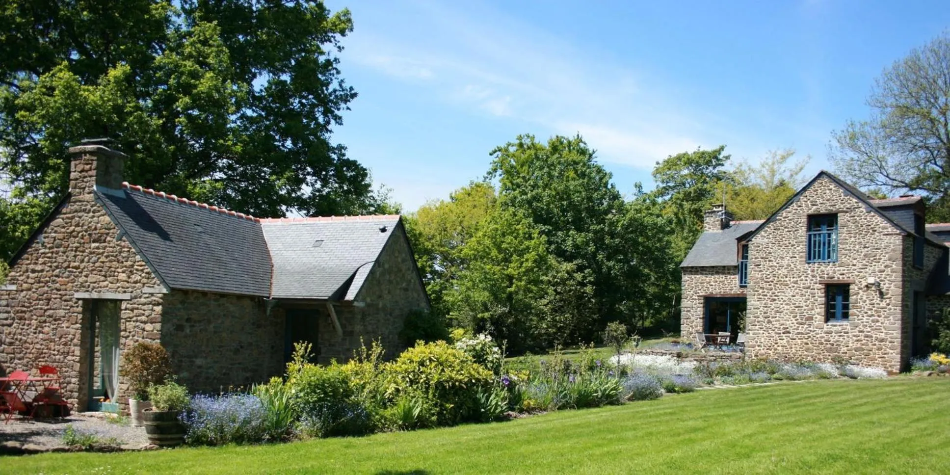 Property building in Au Pont Ricoul