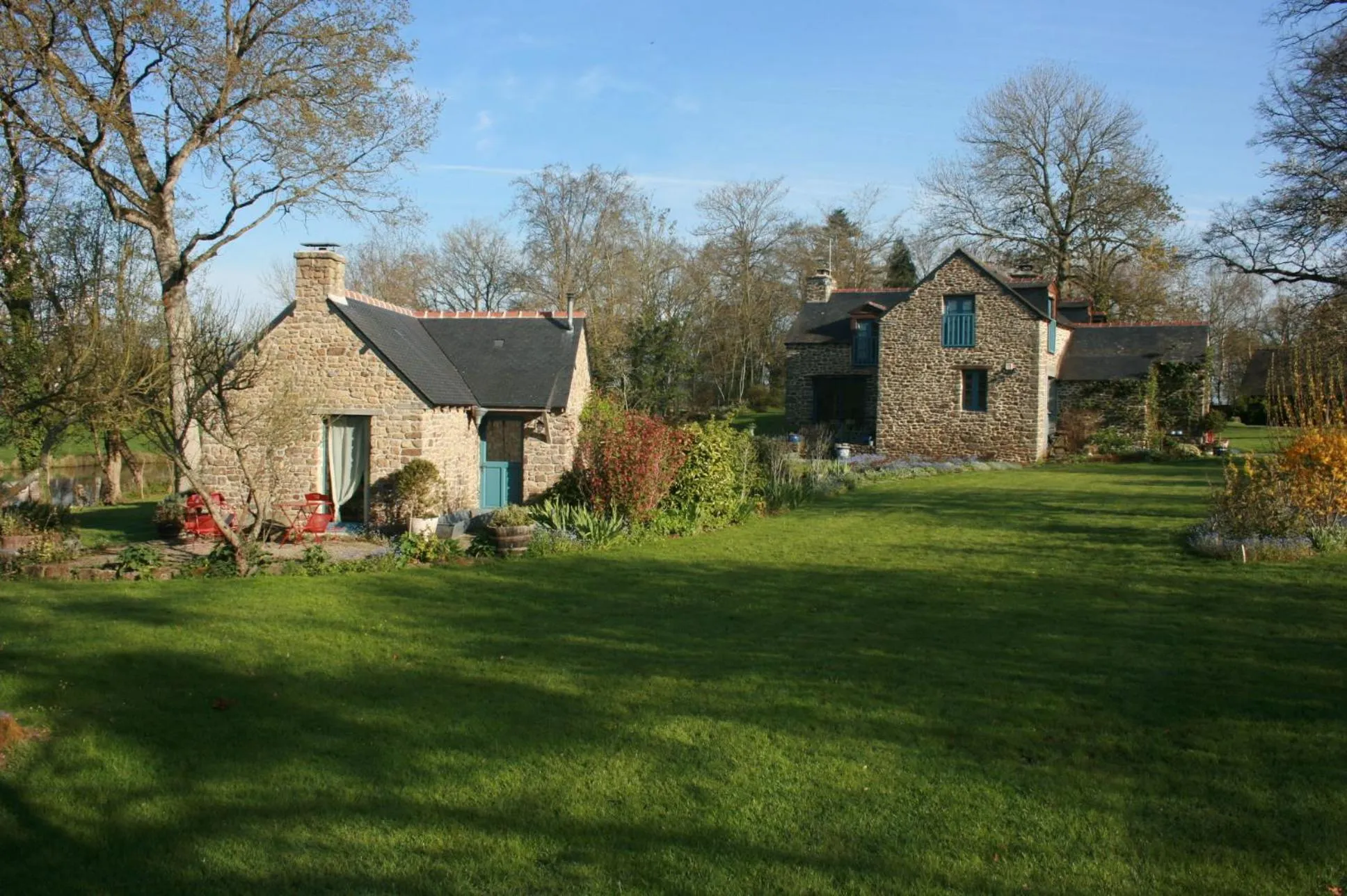 Property building in Au Pont Ricoul