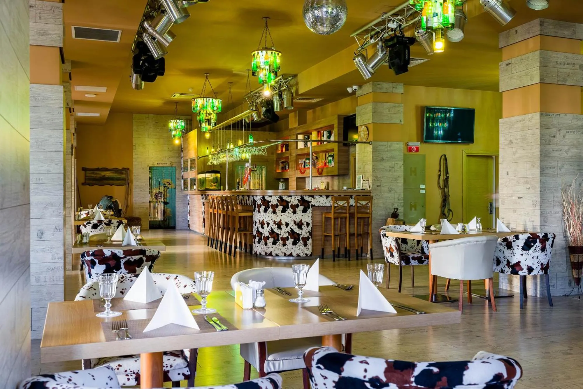 Restaurant/places to eat in RIN Airport Hotel