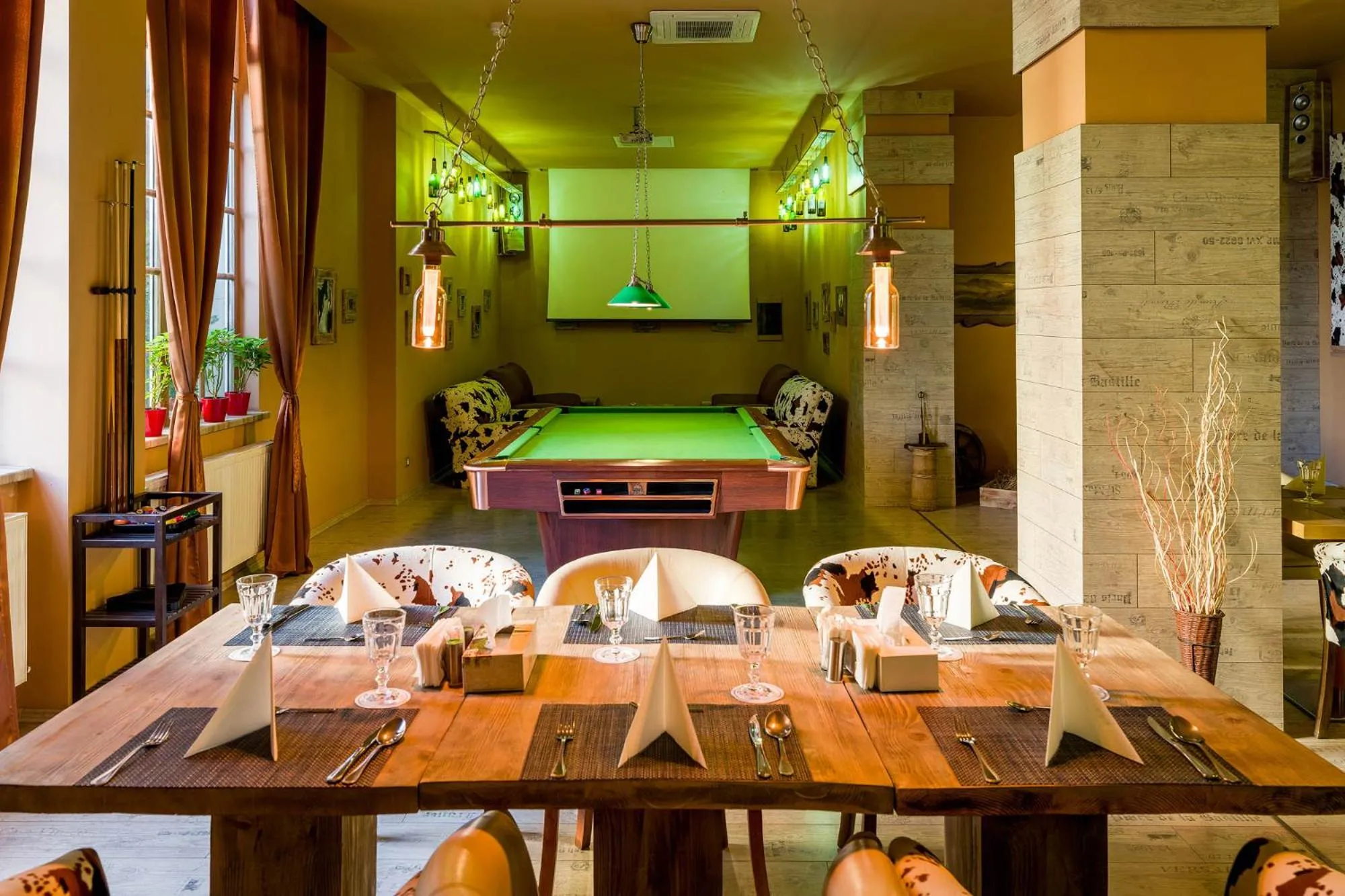 Restaurant/places to eat in RIN Airport Hotel