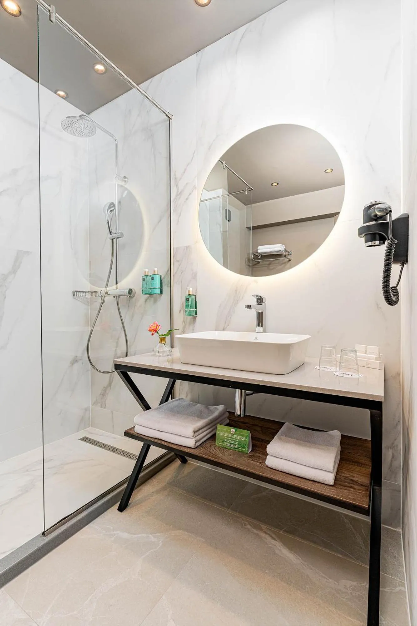 Bathroom in RIN Airport Hotel