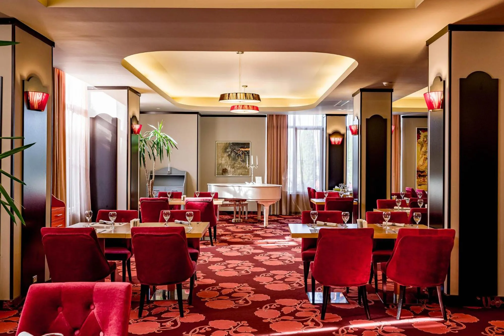 Restaurant/places to eat in RIN Airport Hotel