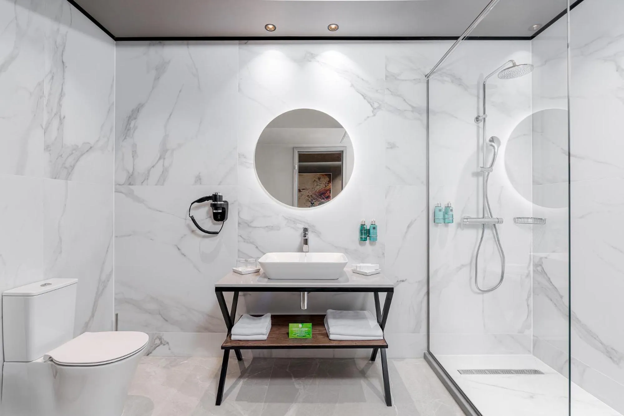 Bathroom in RIN Airport Hotel