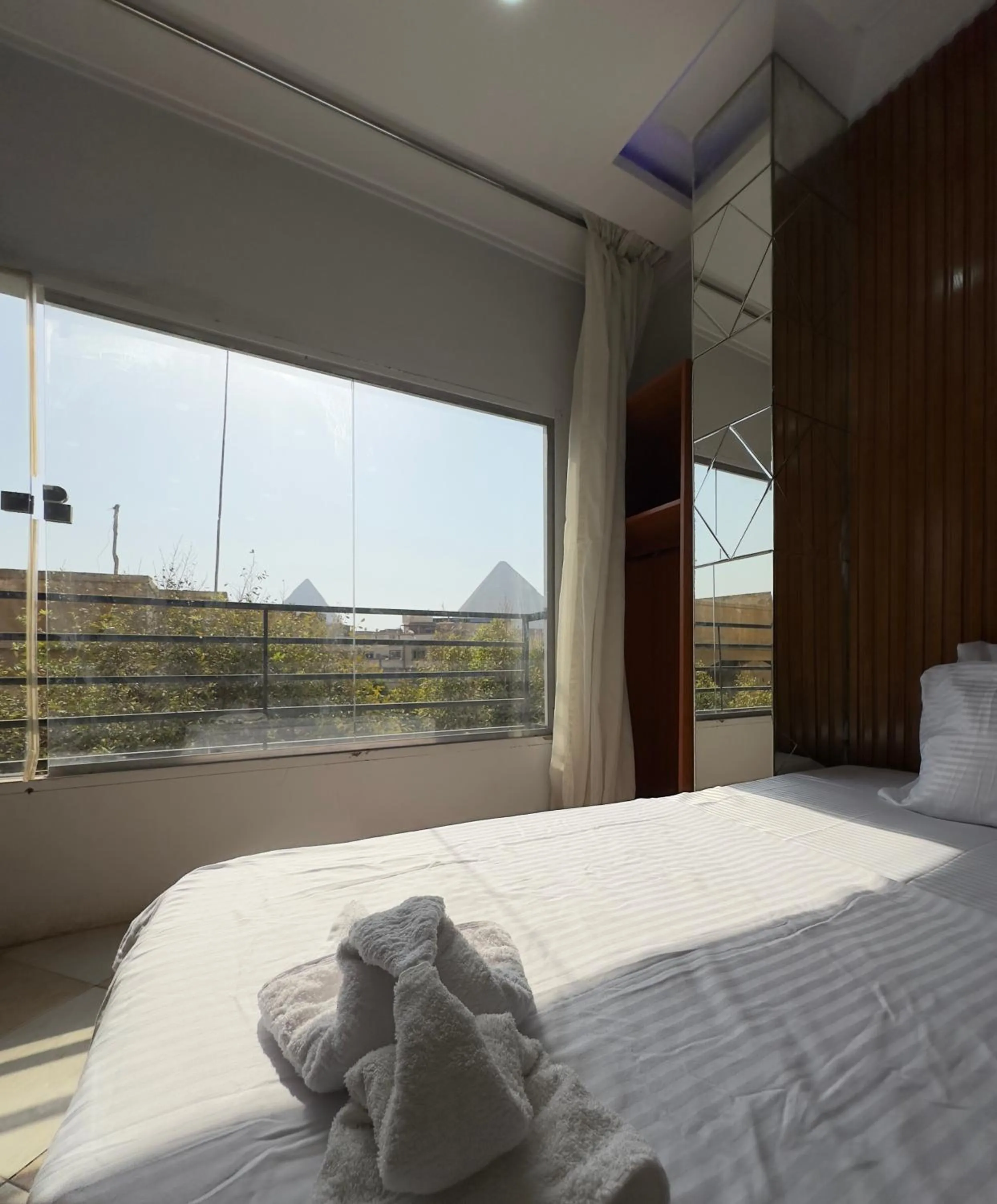 Bed in Pyramids Family Inn