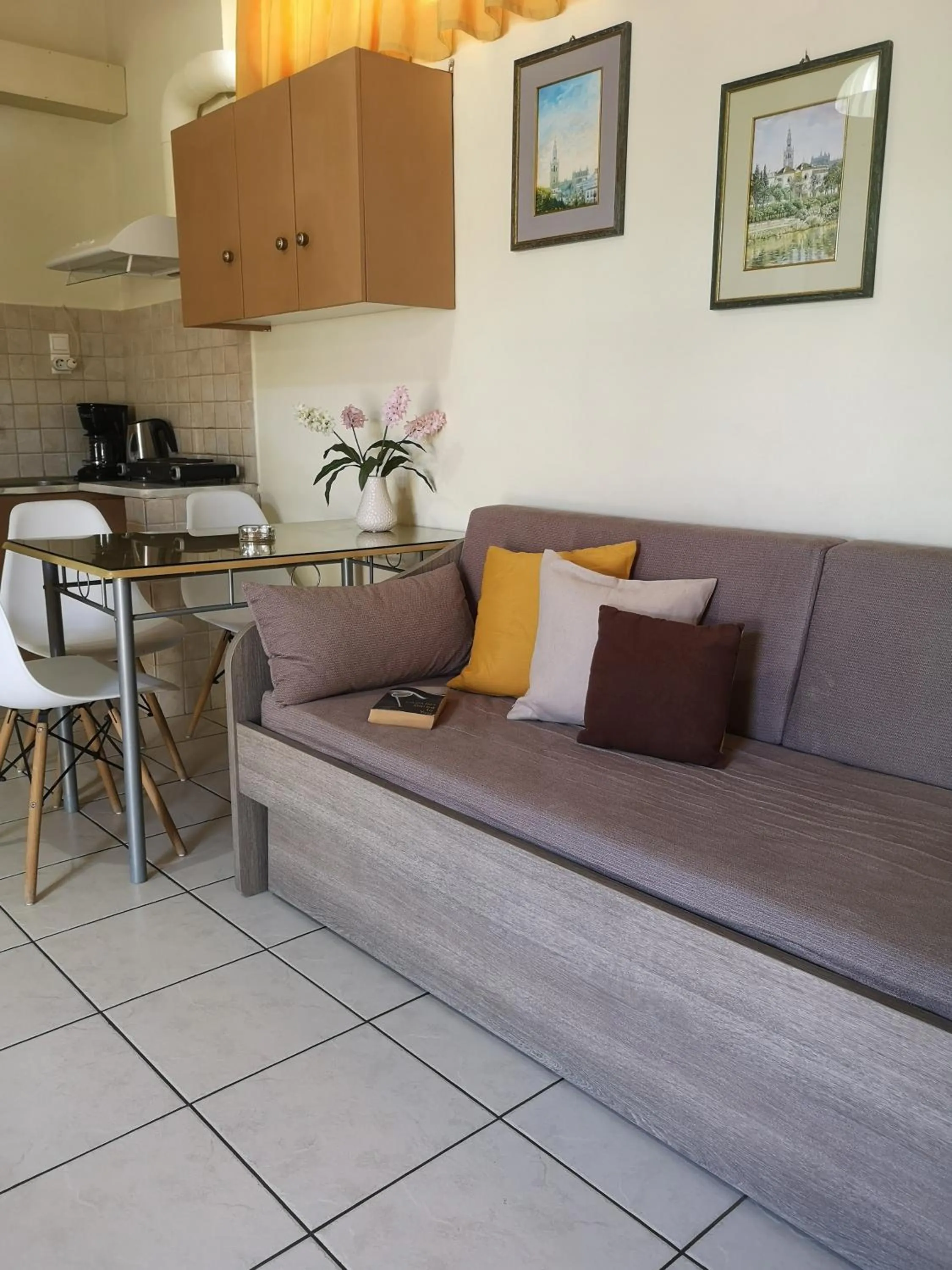 Nicolas Studios & Apartments